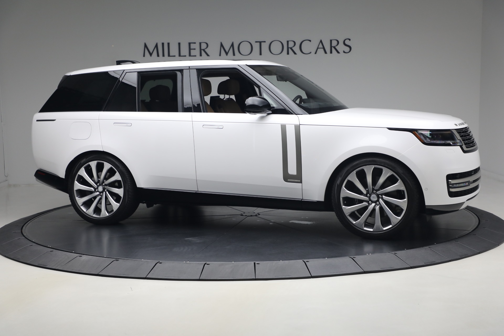 Used-2023-Land-Rover-Range-Rover-P530-Autobiography