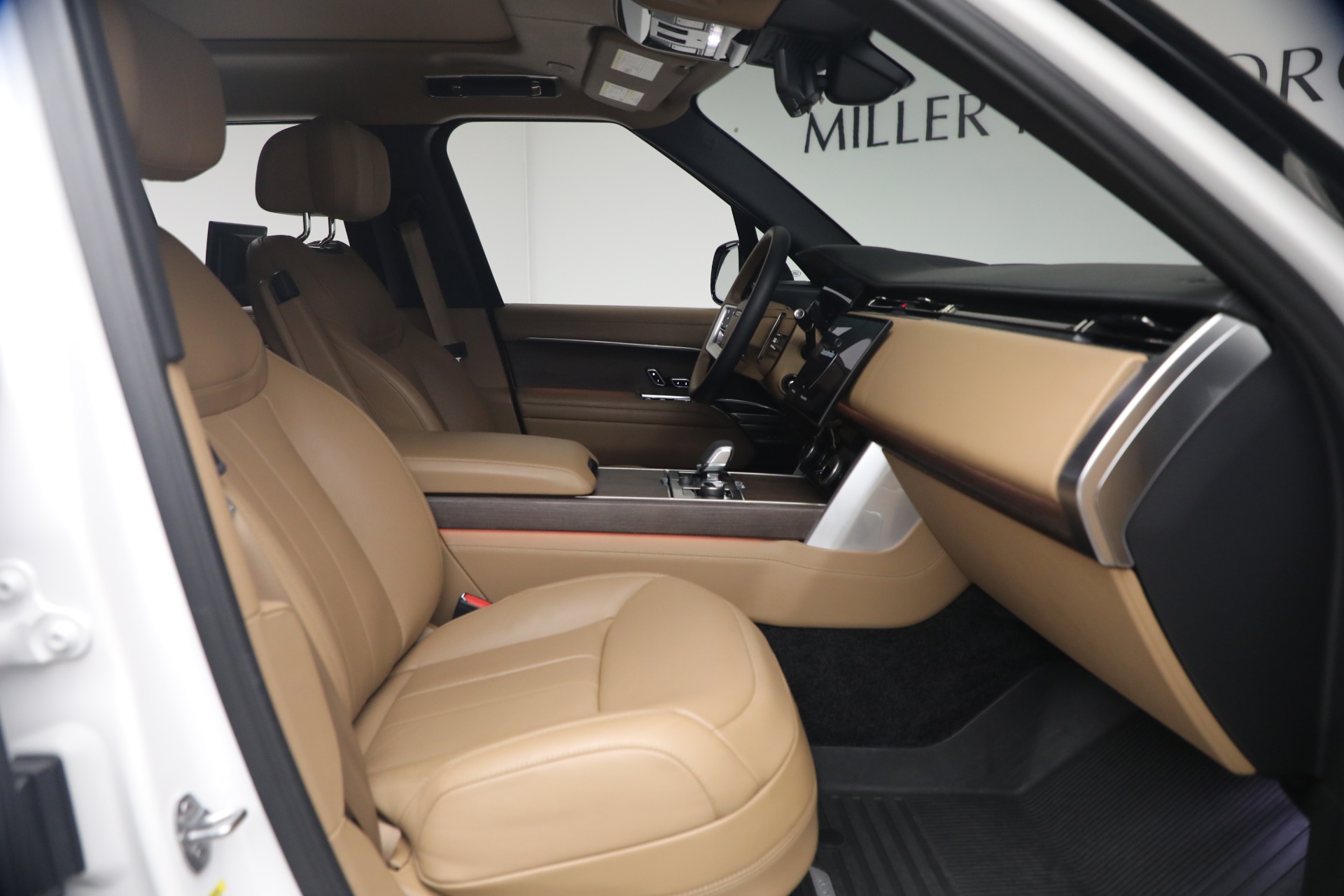 Used-2023-Land-Rover-Range-Rover-P530-Autobiography