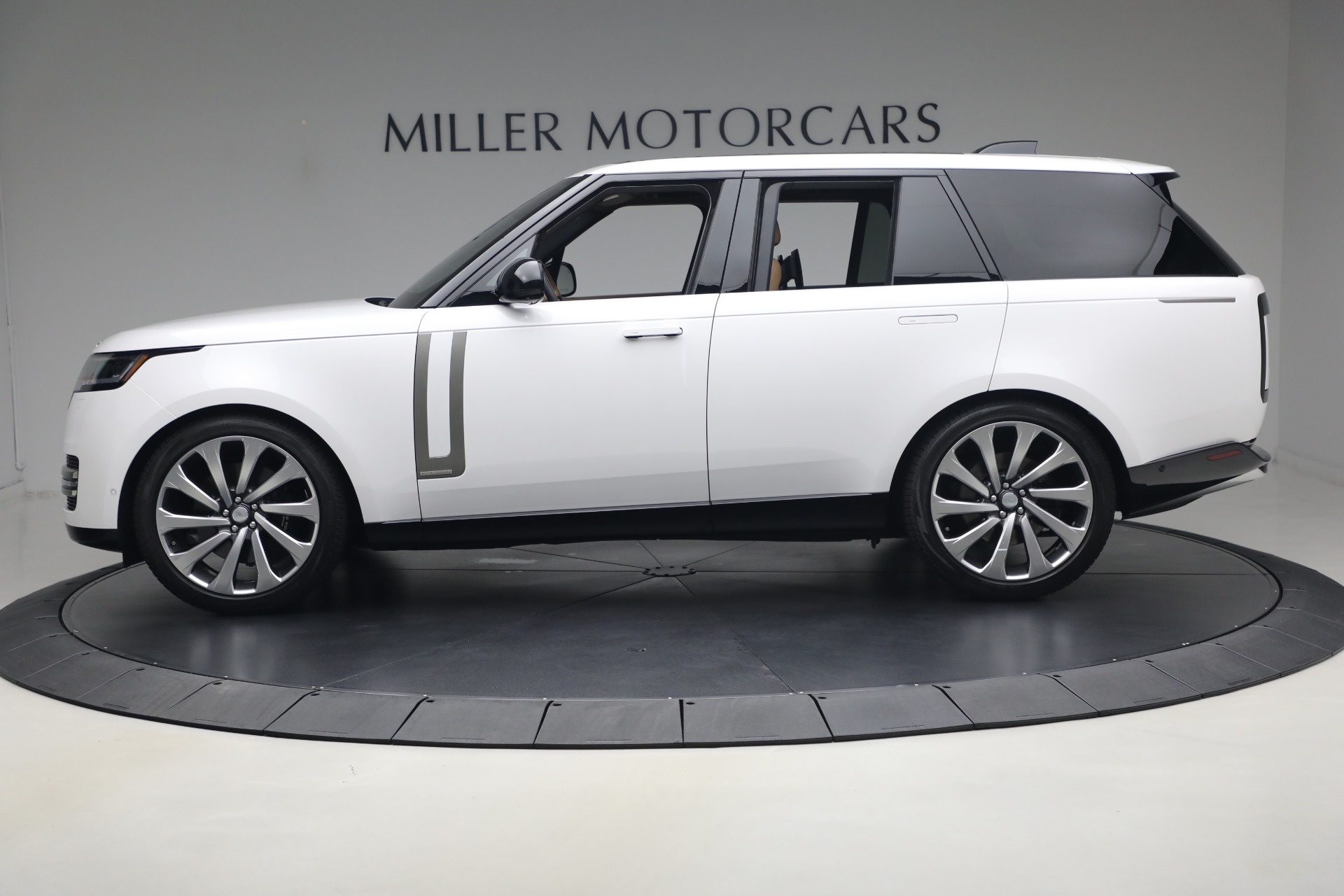Used-2023-Land-Rover-Range-Rover-P530-Autobiography