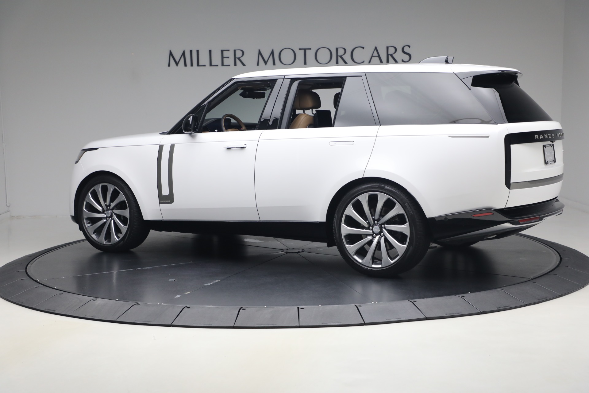 Used-2023-Land-Rover-Range-Rover-P530-Autobiography