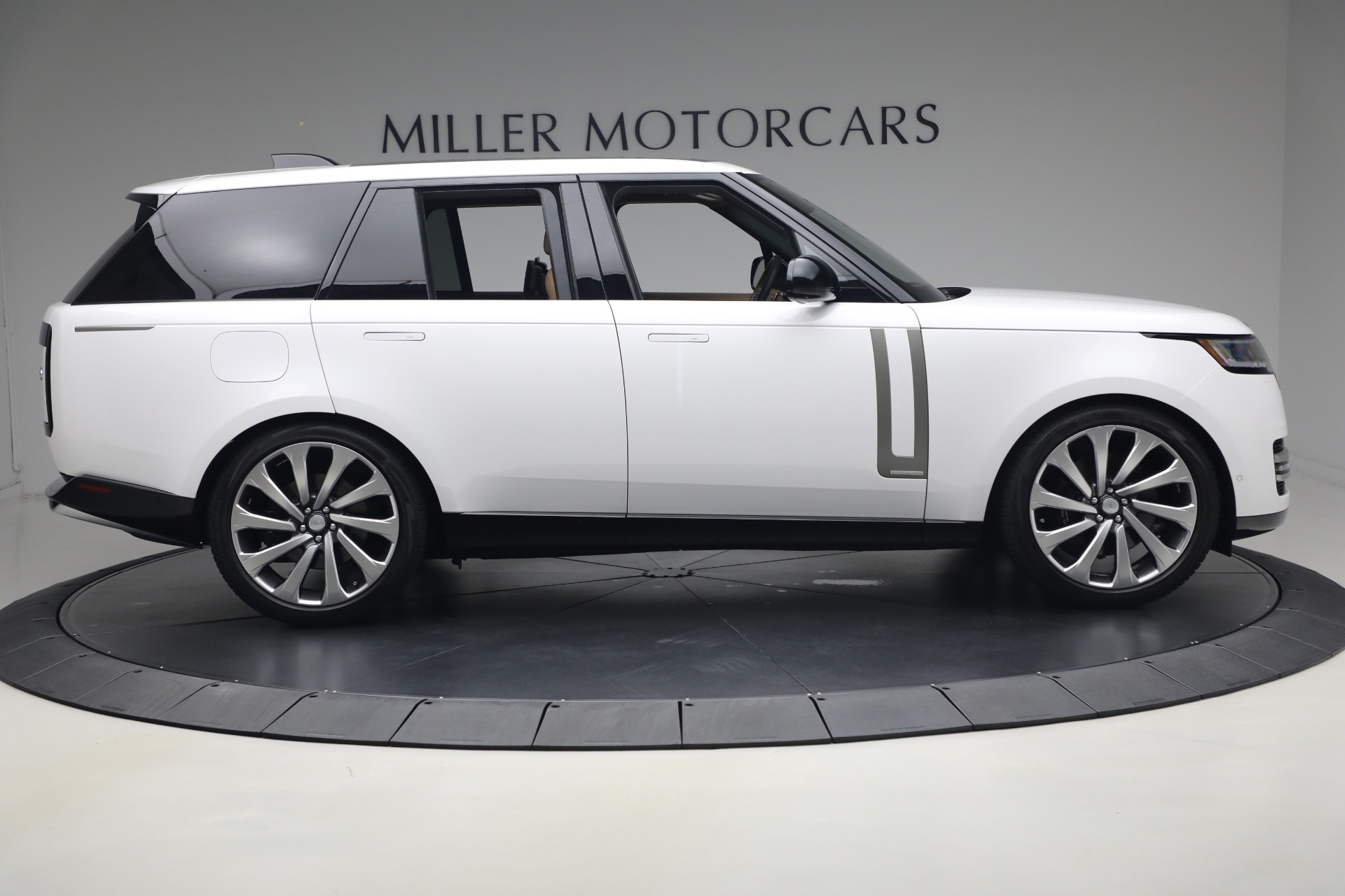 Used-2023-Land-Rover-Range-Rover-P530-Autobiography