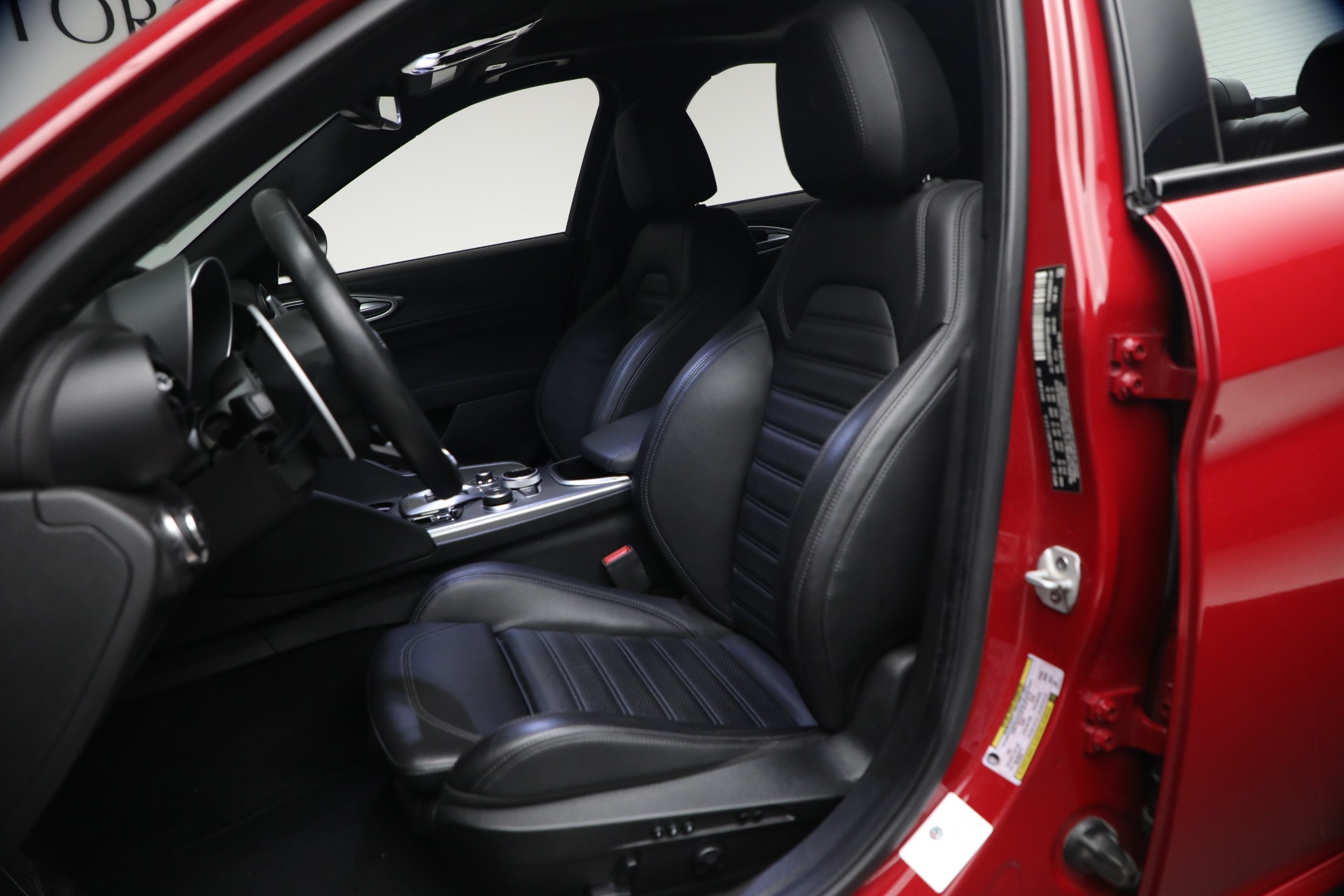 Used-2023-Alfa-Romeo-Giulia-Veloce