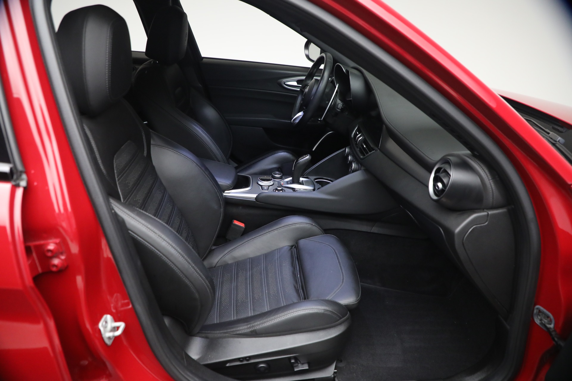 Used-2023-Alfa-Romeo-Giulia-Veloce