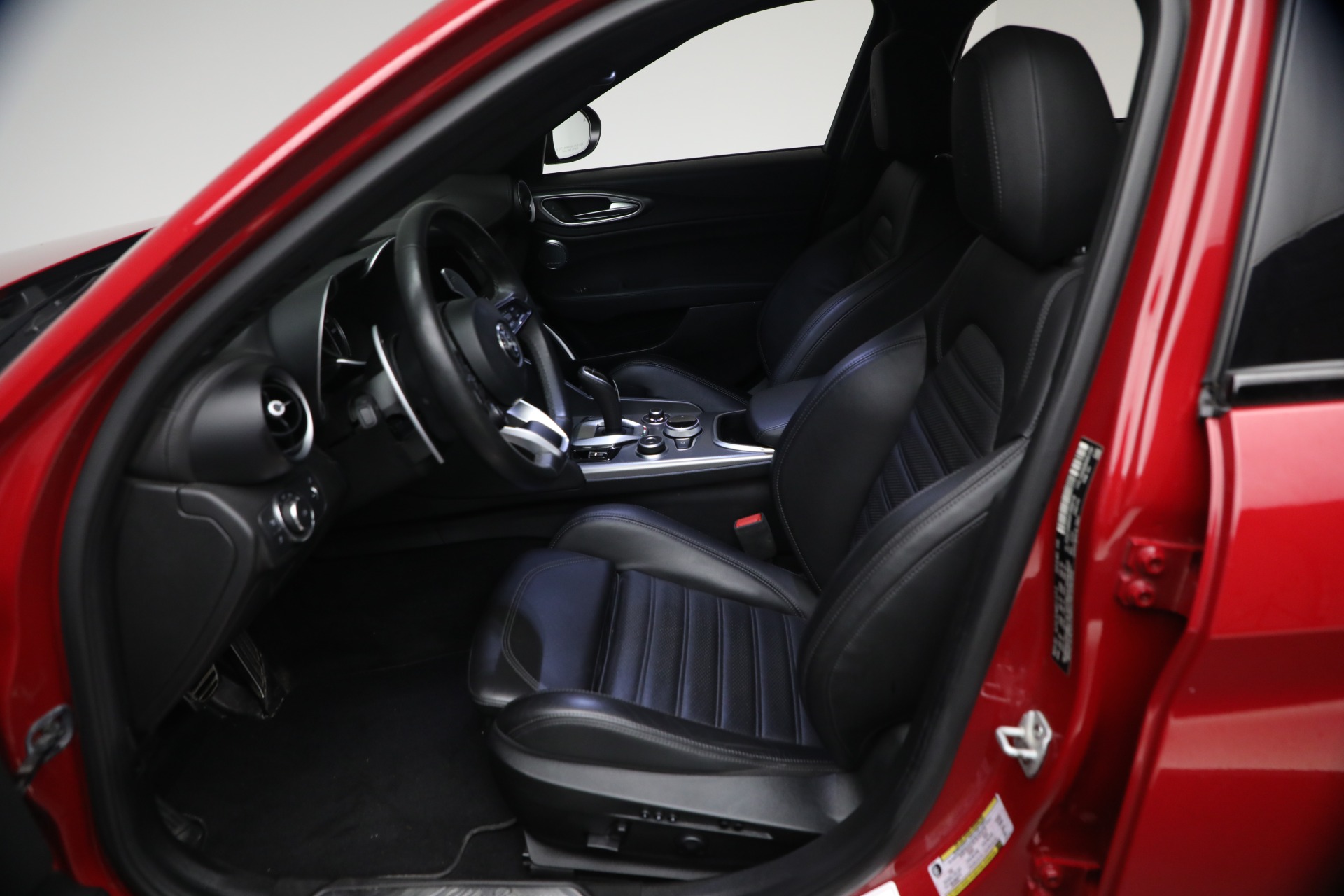 Used-2023-Alfa-Romeo-Giulia-Veloce