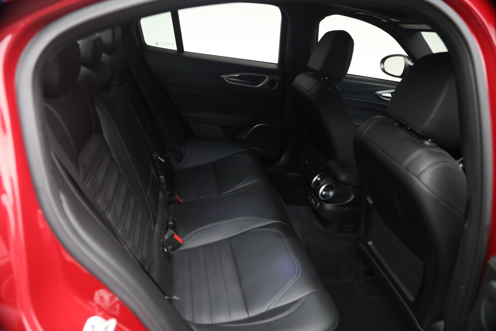Used-2023-Alfa-Romeo-Giulia-Veloce