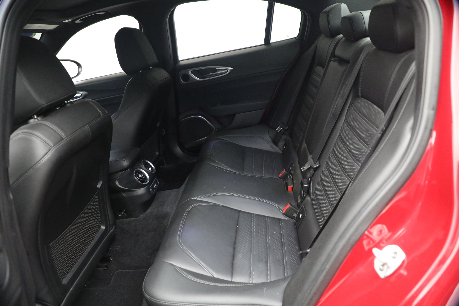 Used-2023-Alfa-Romeo-Giulia-Veloce