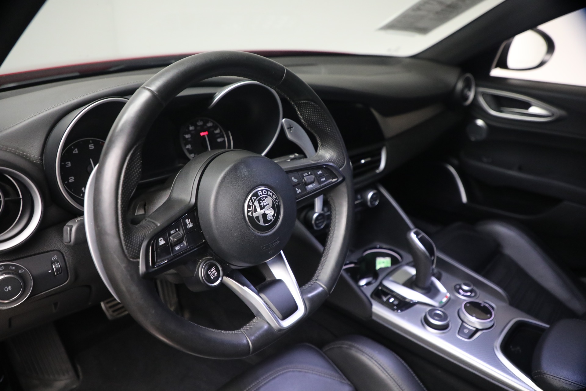 Used-2023-Alfa-Romeo-Giulia-Veloce