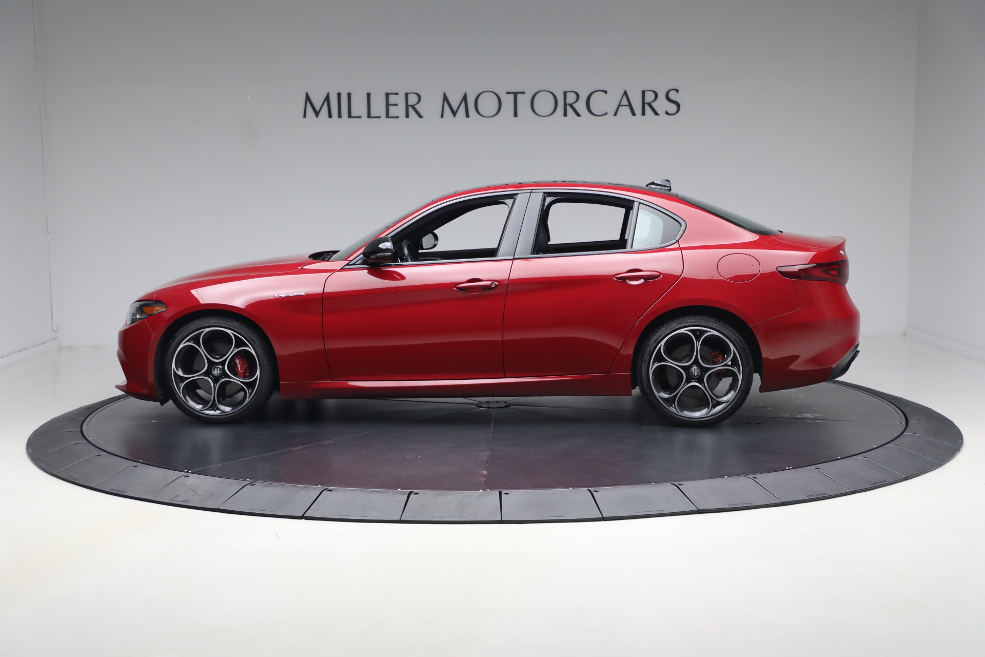 Used-2023-Alfa-Romeo-Giulia-Veloce