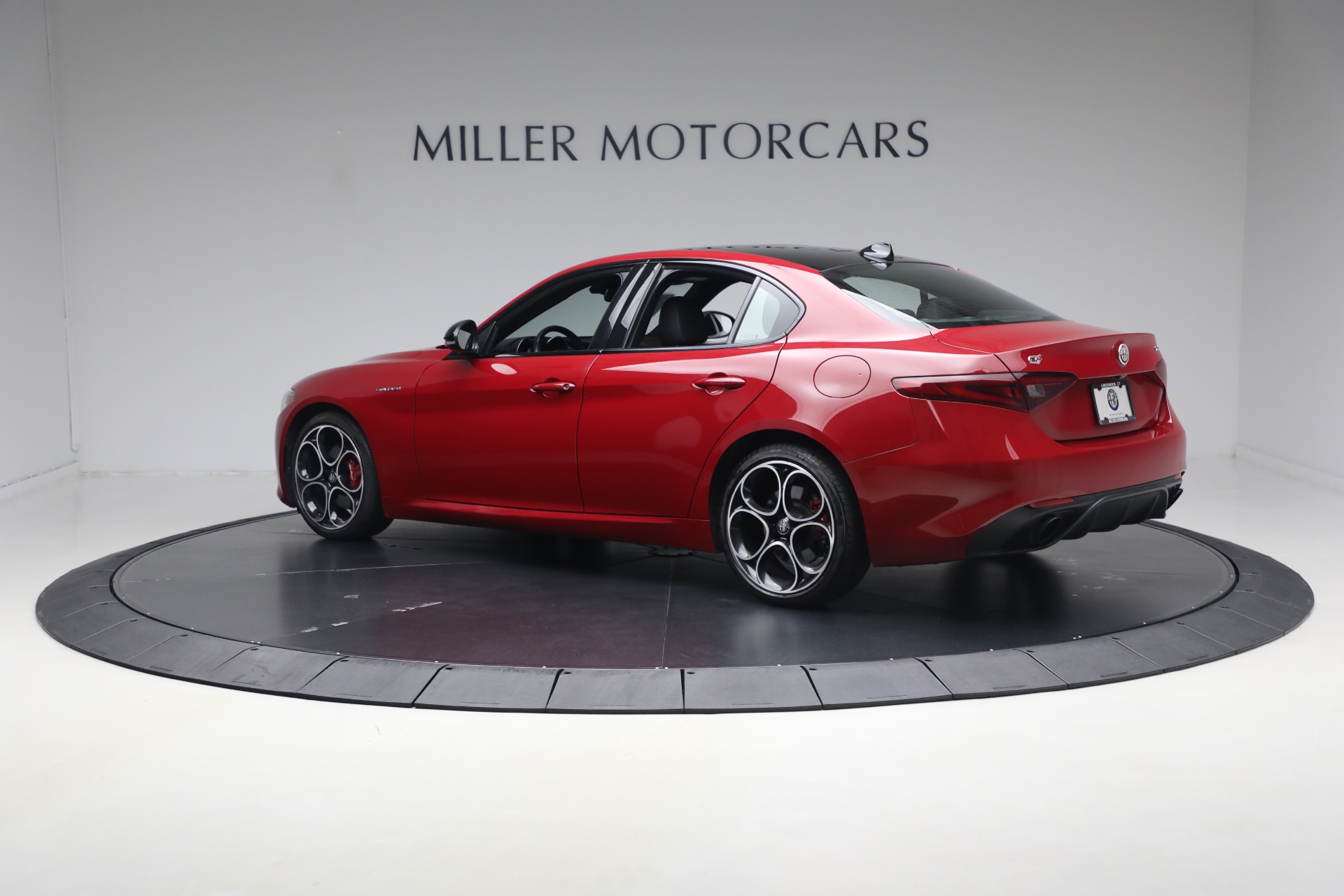 Used-2023-Alfa-Romeo-Giulia-Veloce