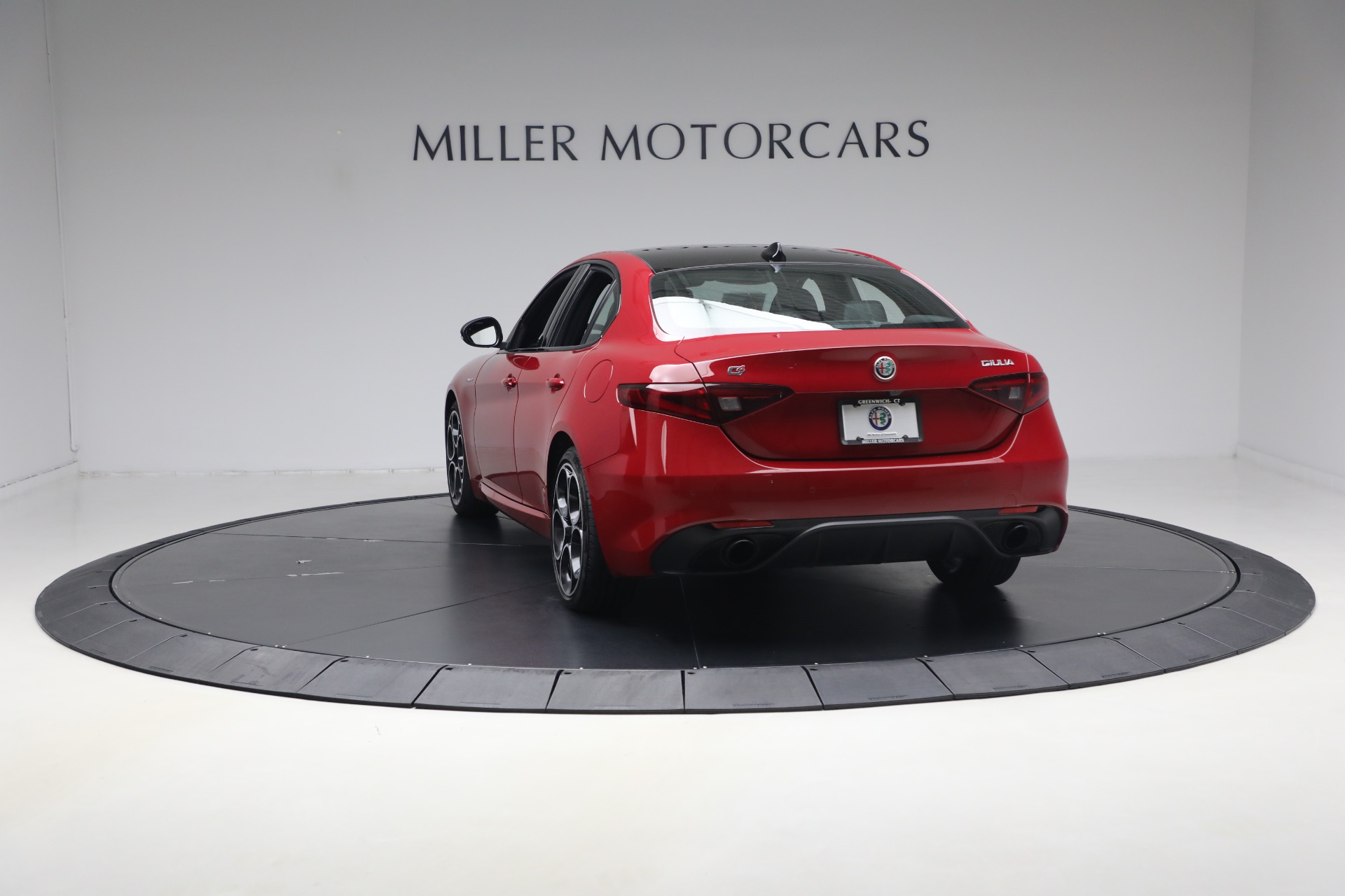 Used-2023-Alfa-Romeo-Giulia-Veloce