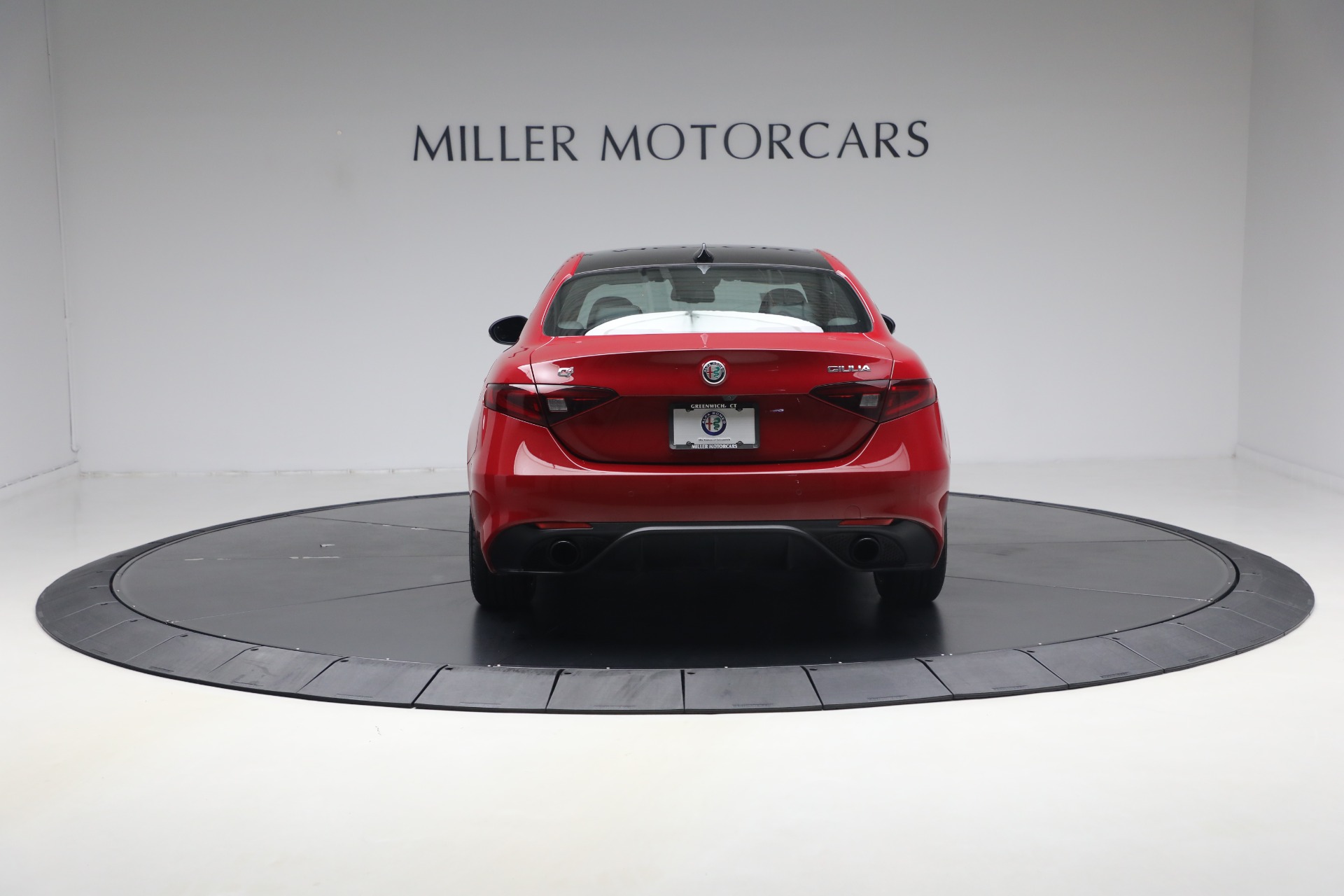 Used-2023-Alfa-Romeo-Giulia-Veloce