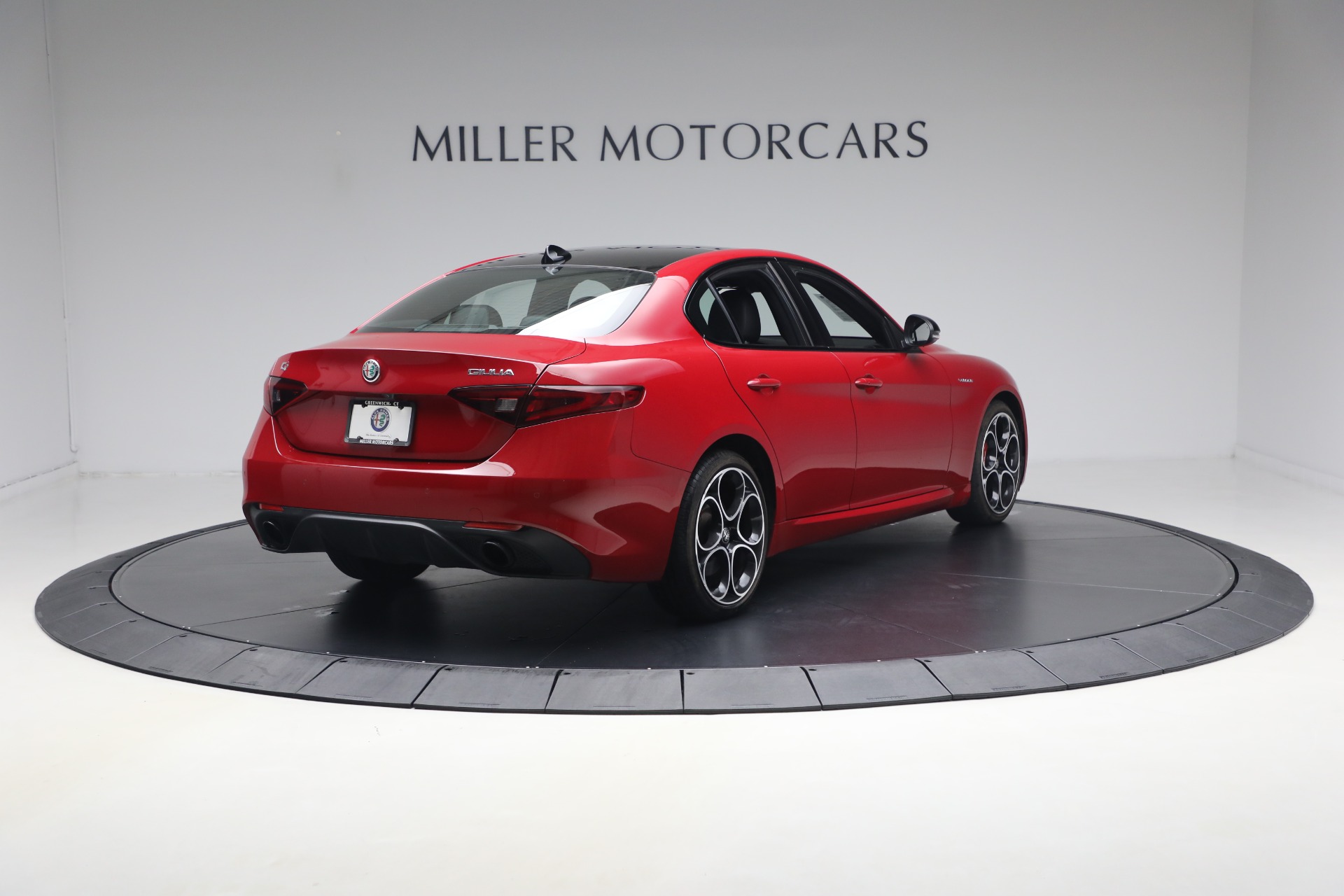 Used-2023-Alfa-Romeo-Giulia-Veloce