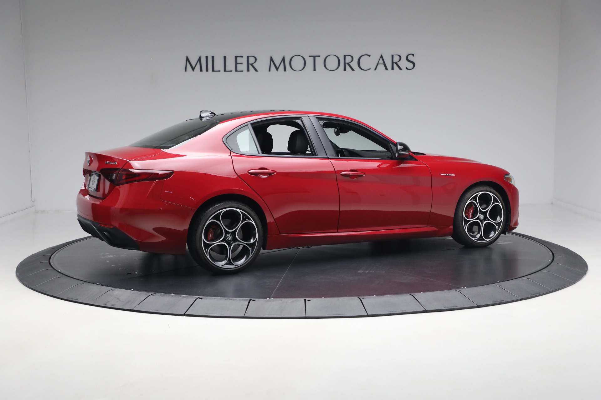 Used-2023-Alfa-Romeo-Giulia-Veloce