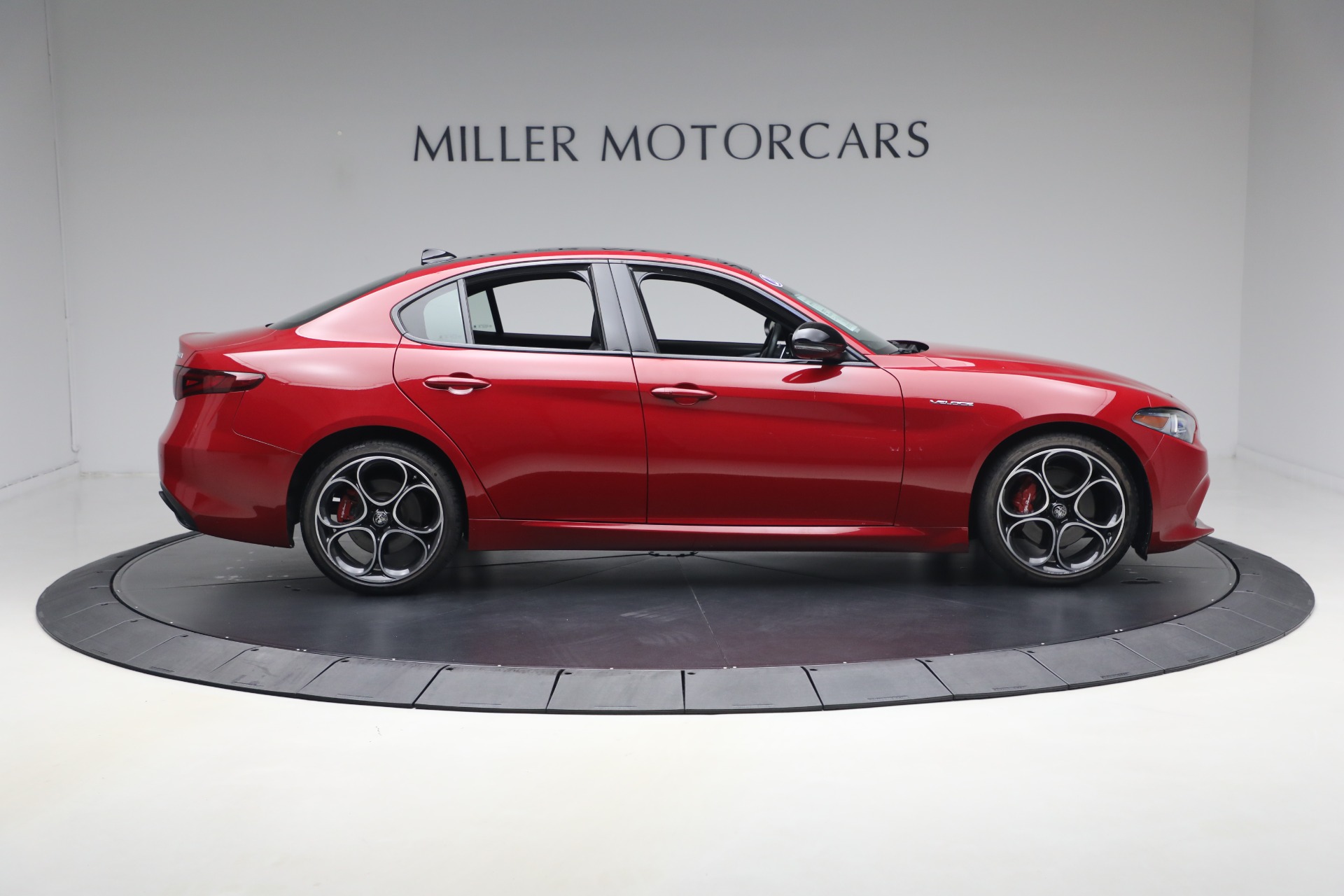 Used-2023-Alfa-Romeo-Giulia-Veloce