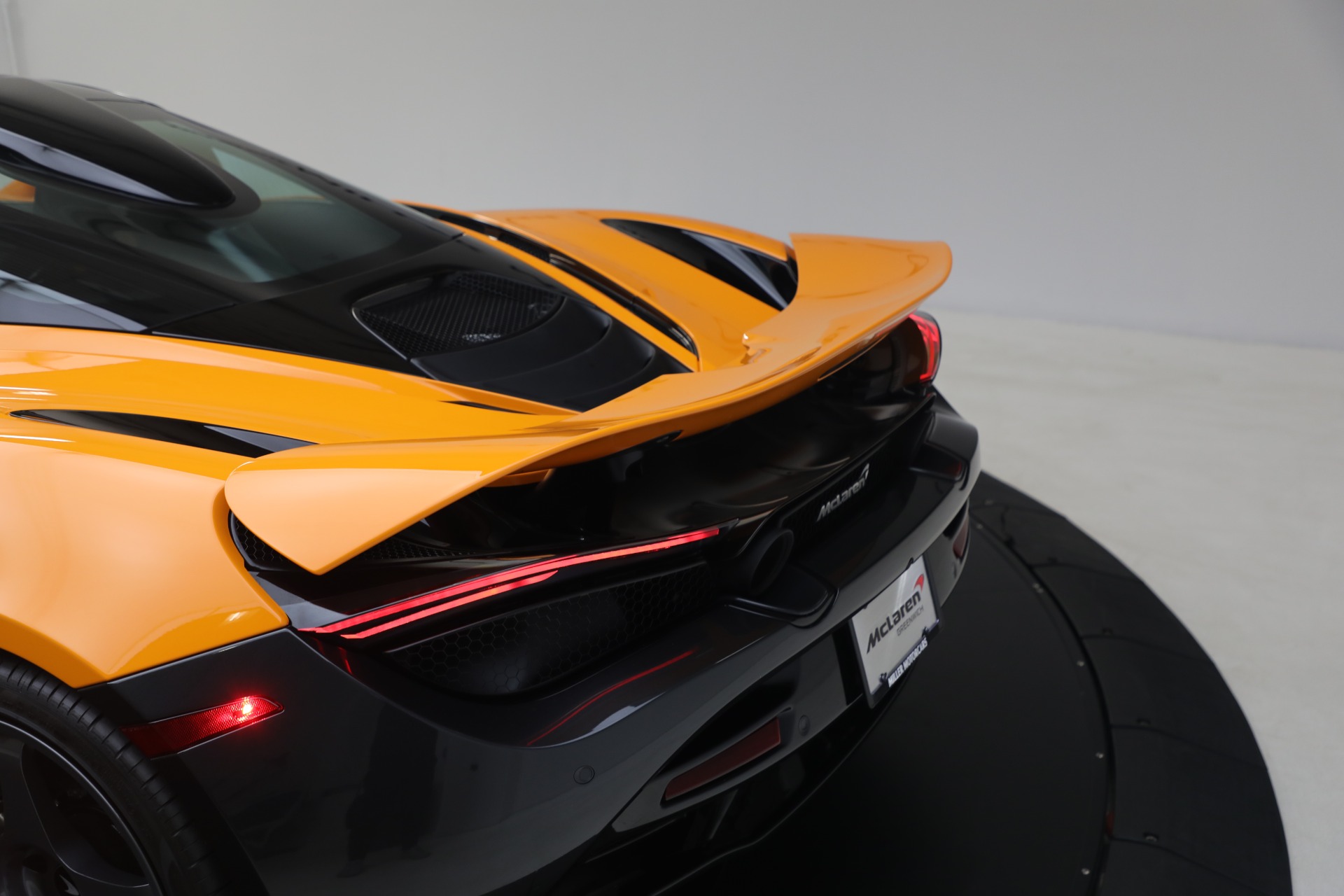 Used-2021-McLaren-720S-Le-Mans