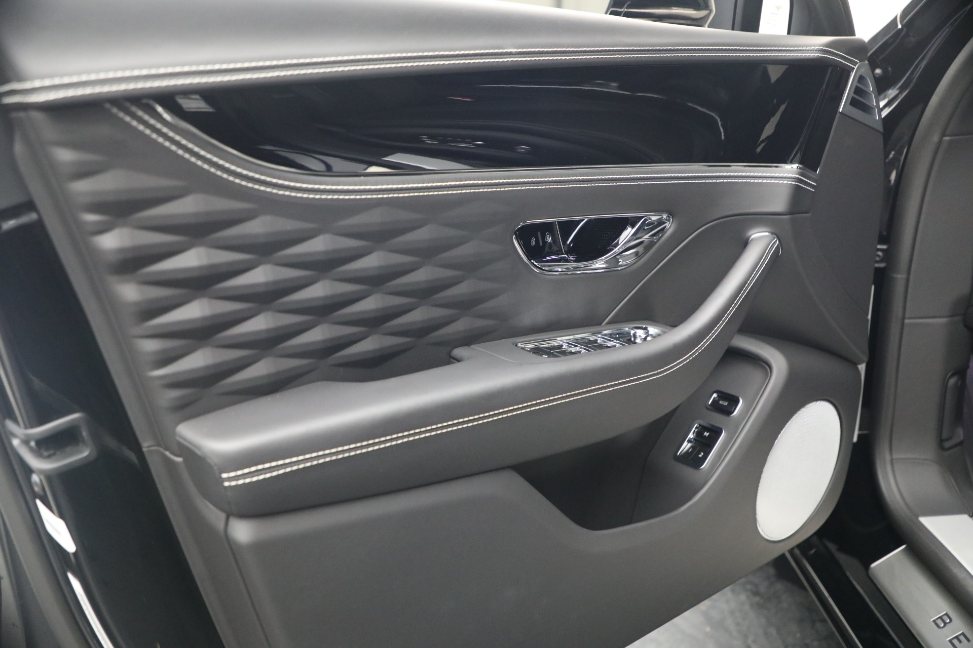 Used-2022-Bentley-Flying-Spur-W12