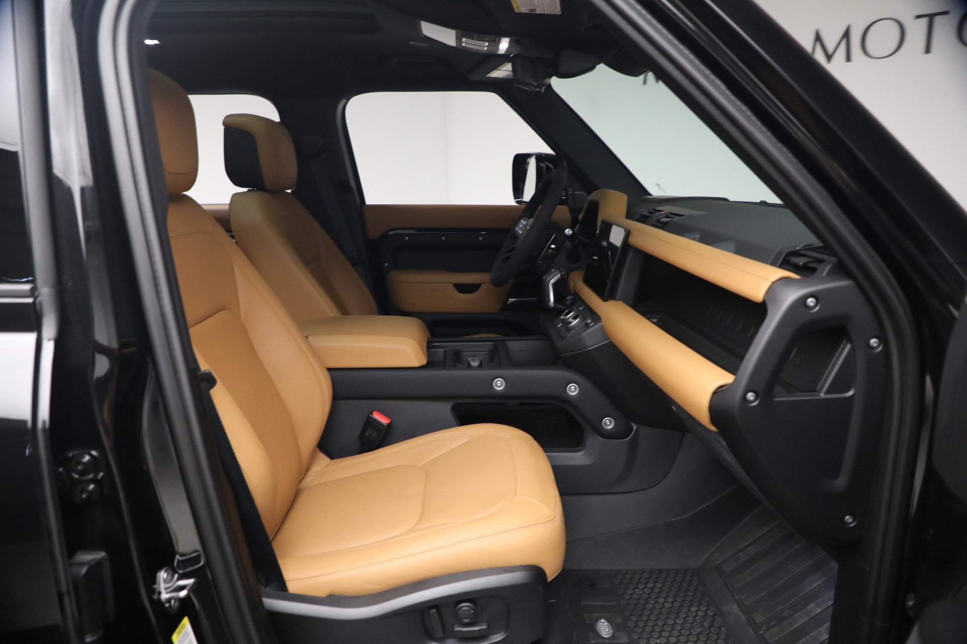 Used-2024-Land-Rover-Defender-110-V8-P525