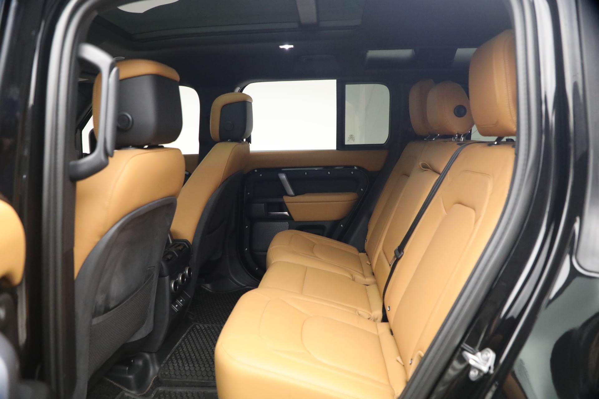 Used-2024-Land-Rover-Defender-110-V8-P525