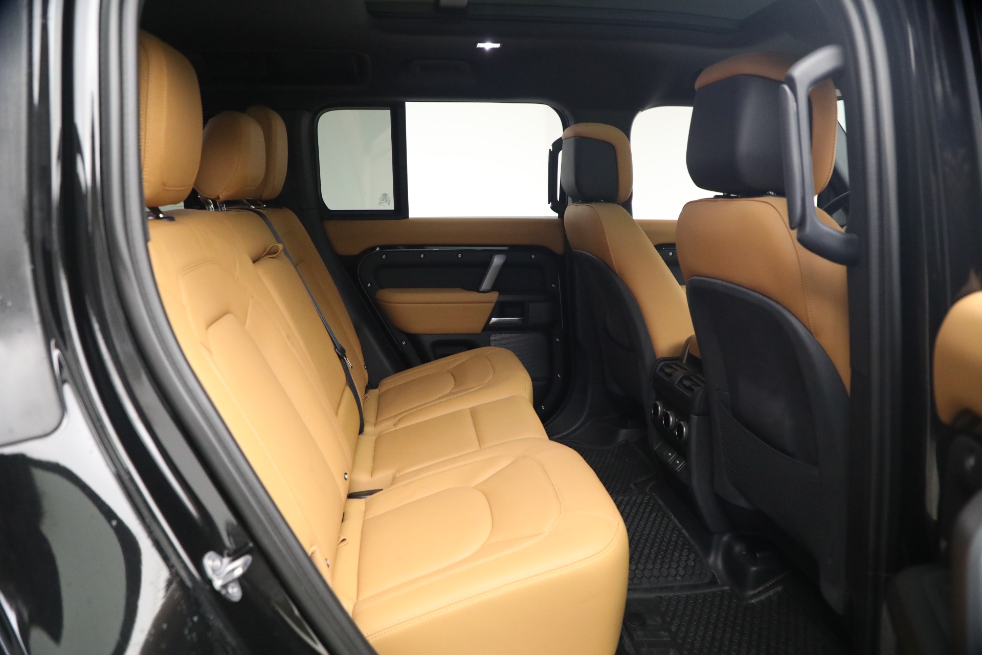 Used-2024-Land-Rover-Defender-110-V8-P525