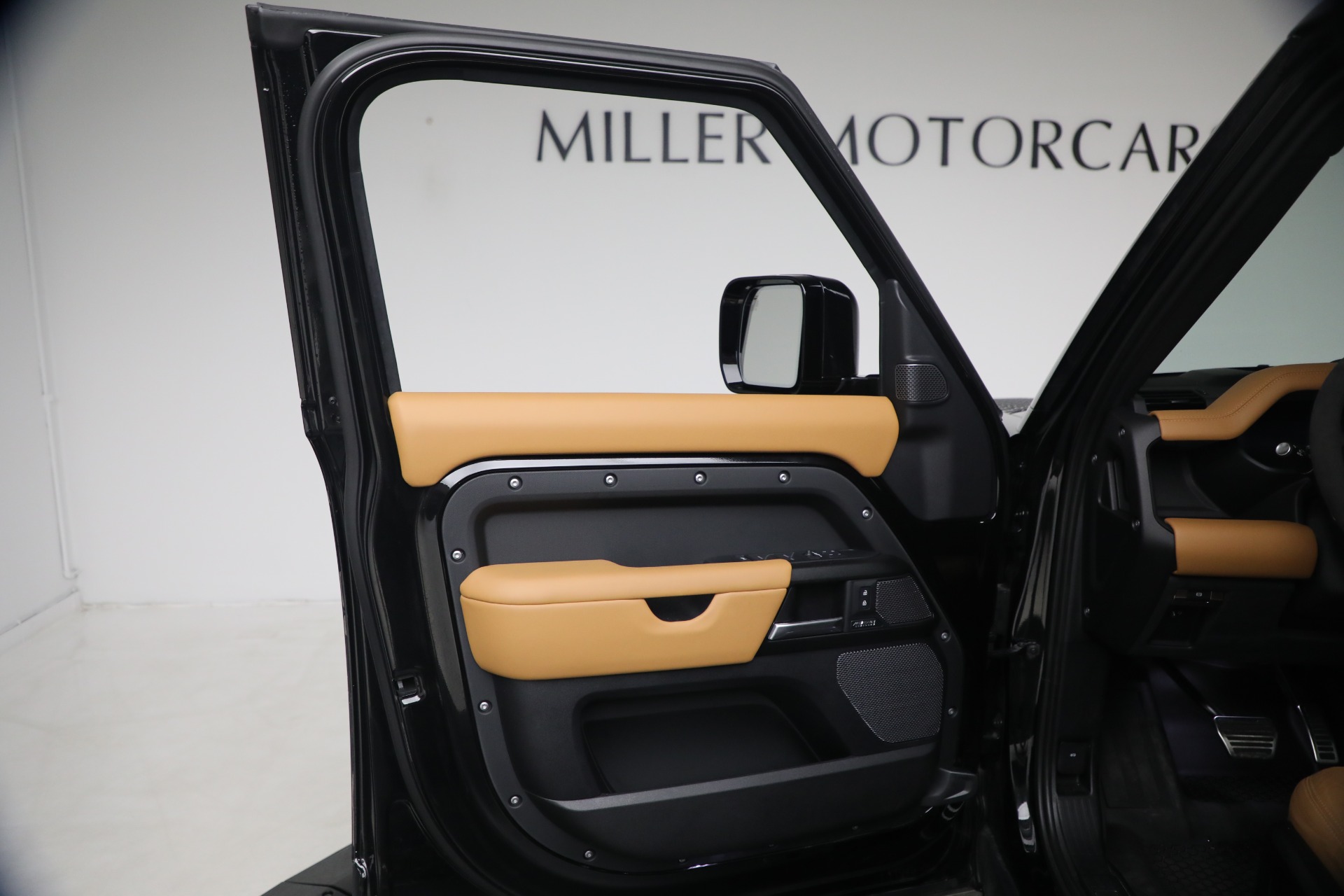 Used-2024-Land-Rover-Defender-110-V8-P525