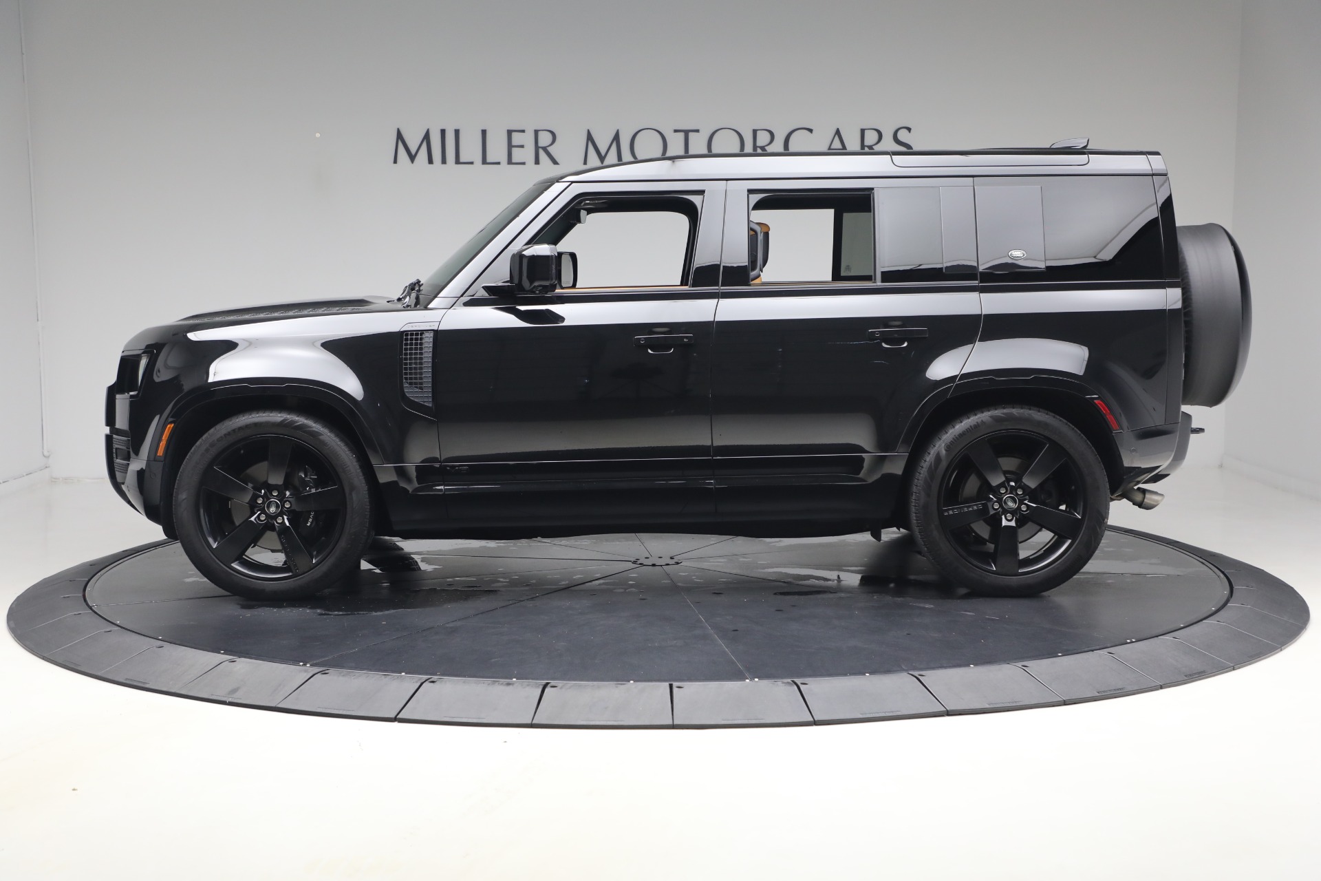 Used-2024-Land-Rover-Defender-110-V8-P525