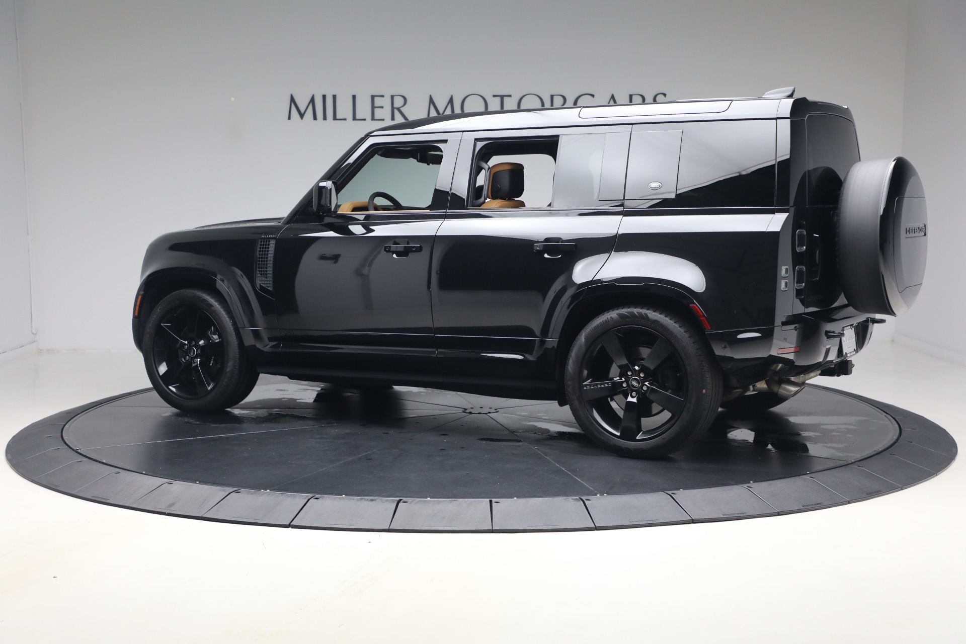 Used-2024-Land-Rover-Defender-110-V8-P525