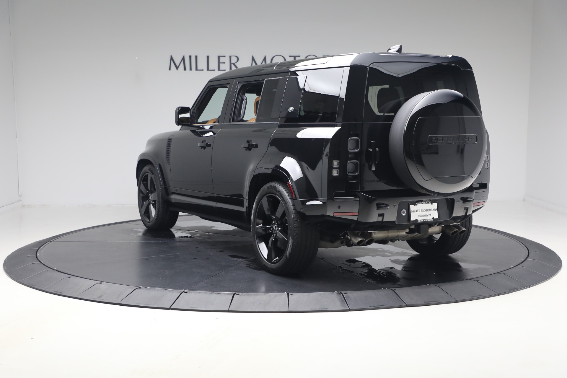 Used-2024-Land-Rover-Defender-110-V8-P525