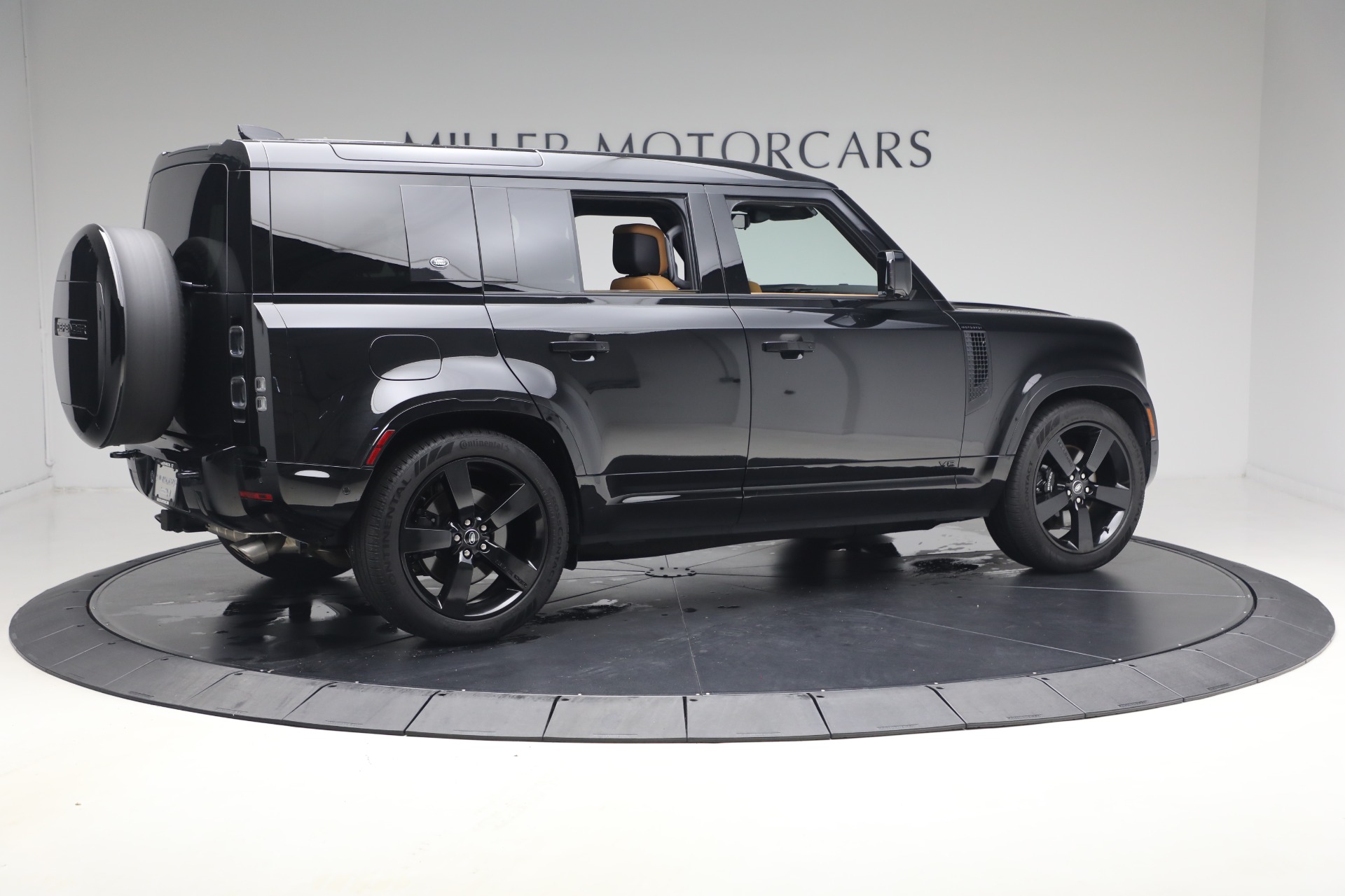 Used-2024-Land-Rover-Defender-110-V8-P525