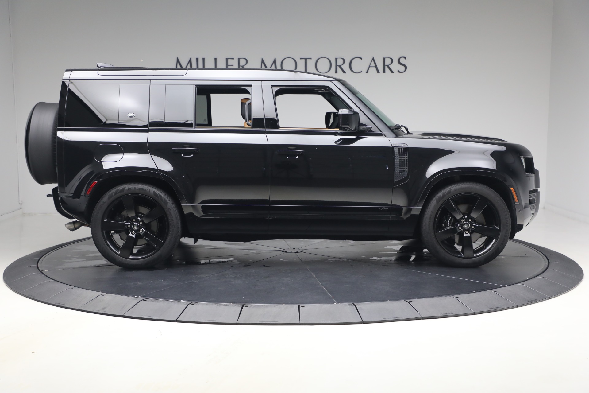 Used-2024-Land-Rover-Defender-110-V8-P525
