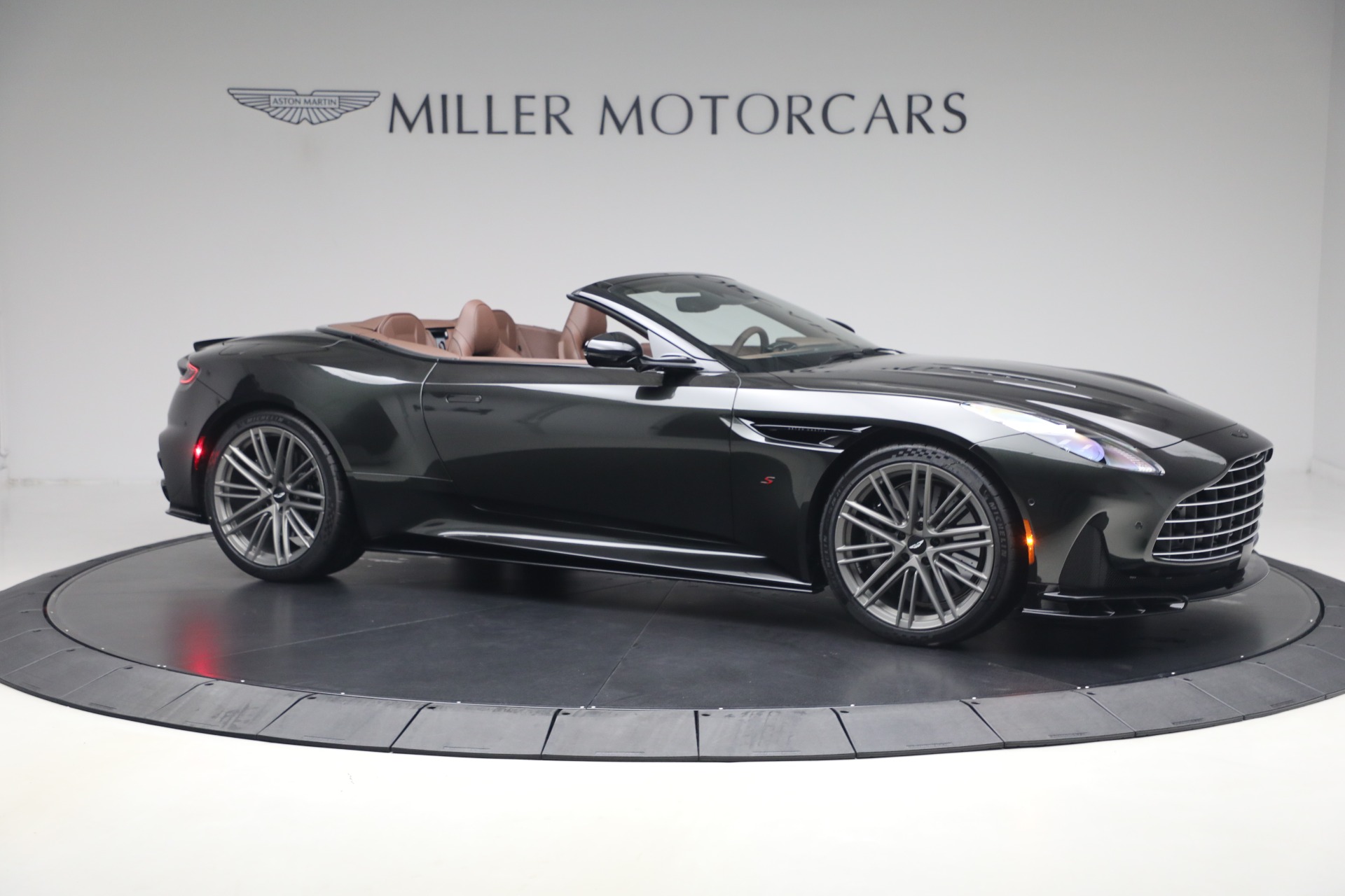New-2026-Aston-Martin-DB12-S-Volante