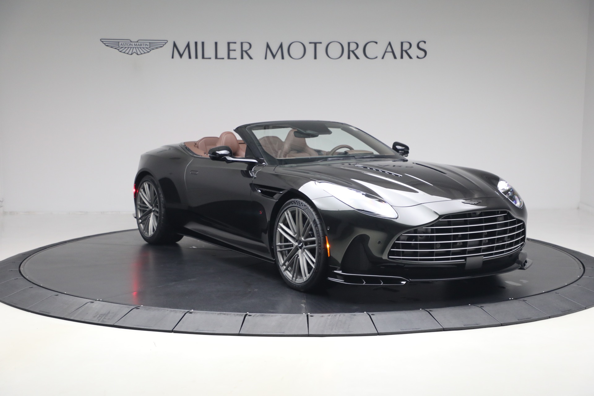 New-2026-Aston-Martin-DB12-S-Volante