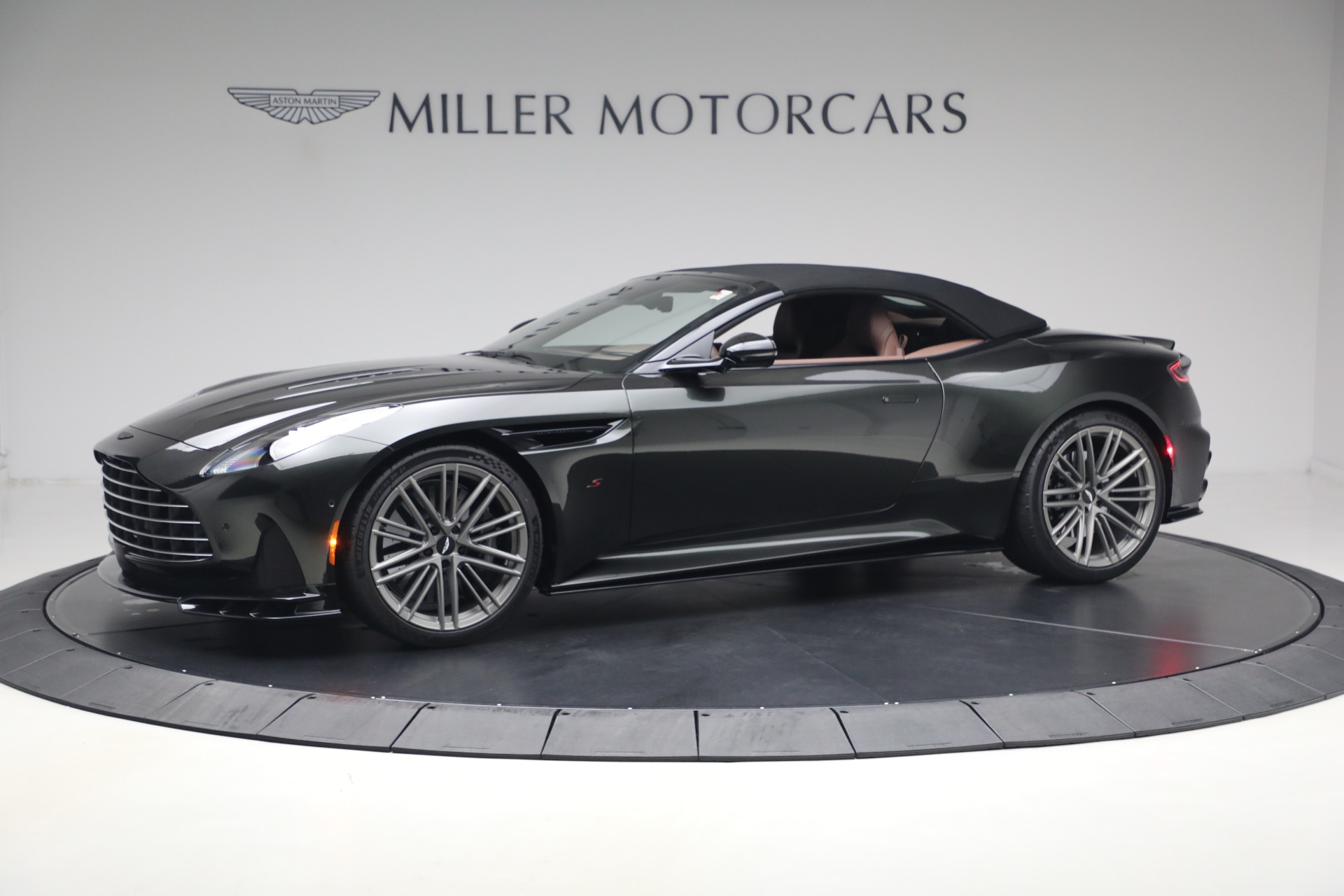 New-2026-Aston-Martin-DB12-S-Volante