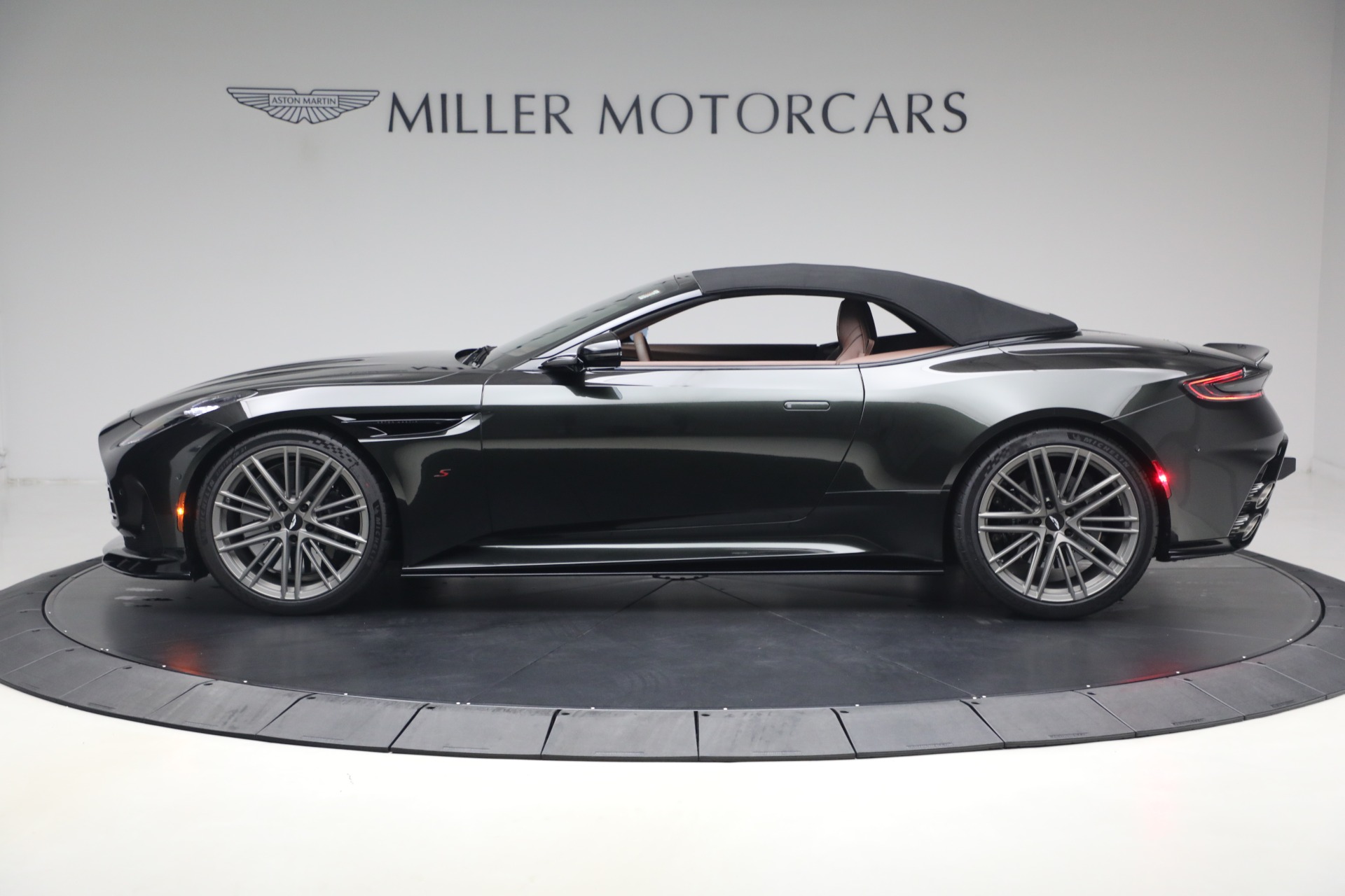 New-2026-Aston-Martin-DB12-S-Volante