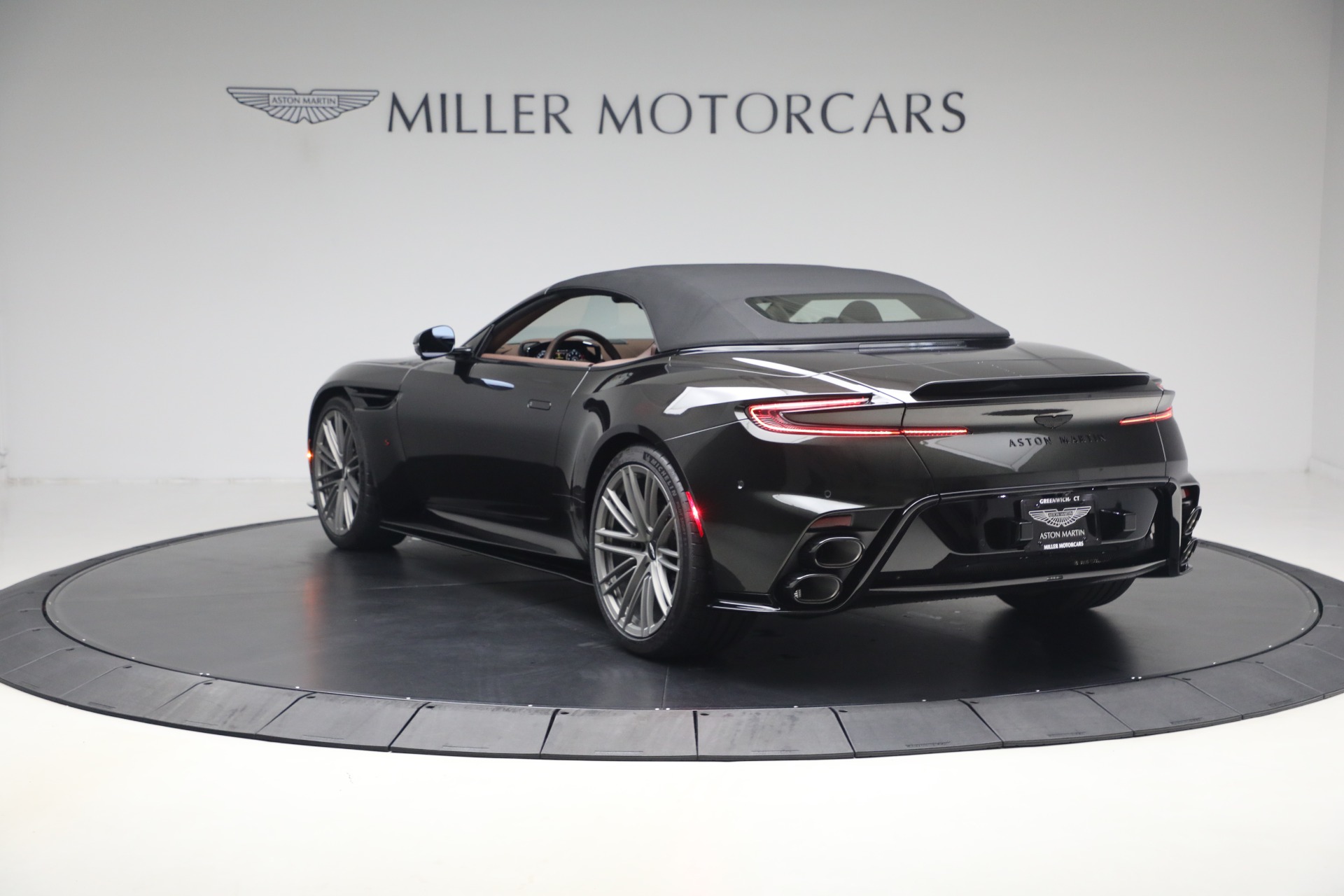 New-2026-Aston-Martin-DB12-S-Volante