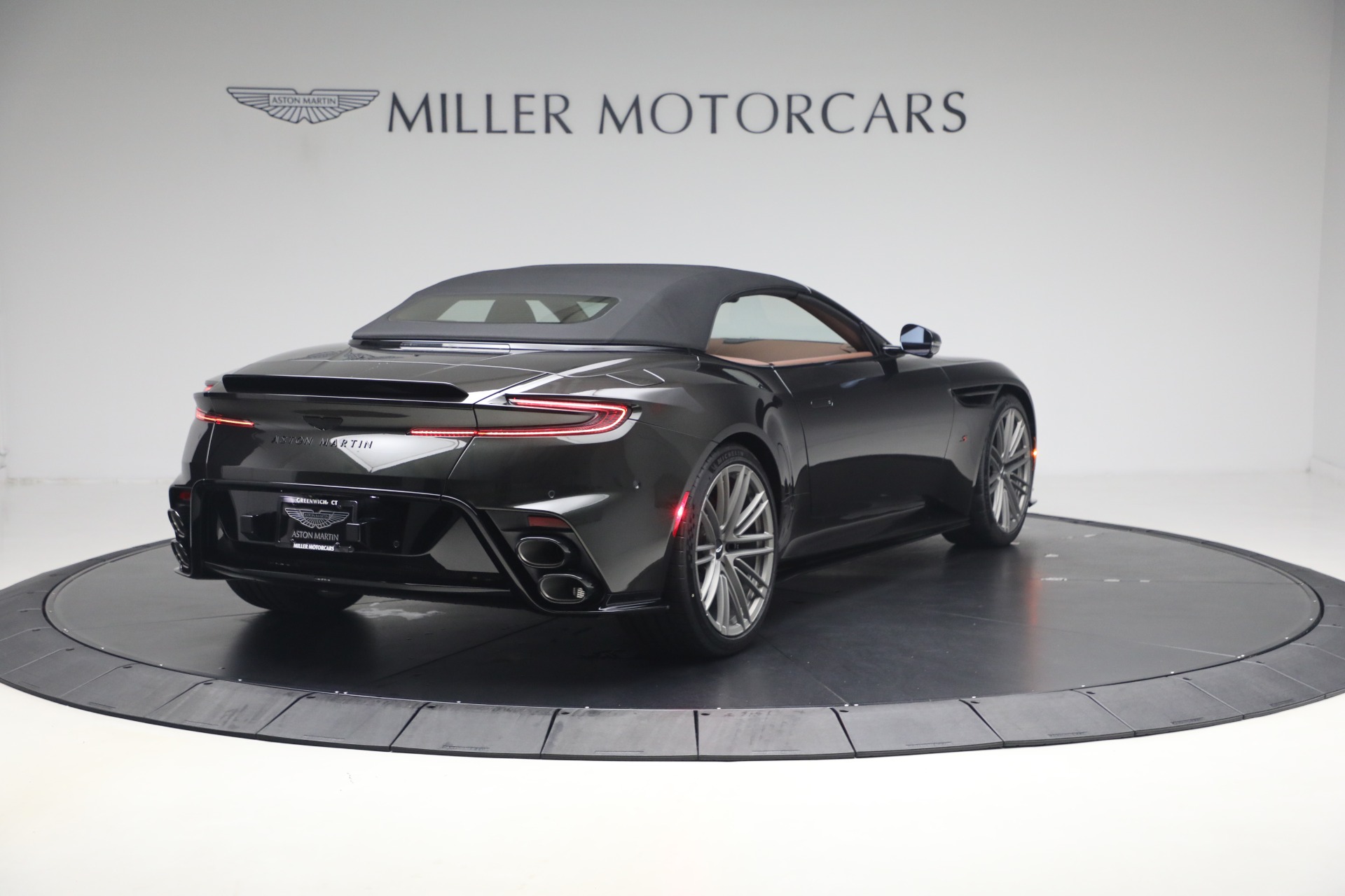 New-2026-Aston-Martin-DB12-S-Volante