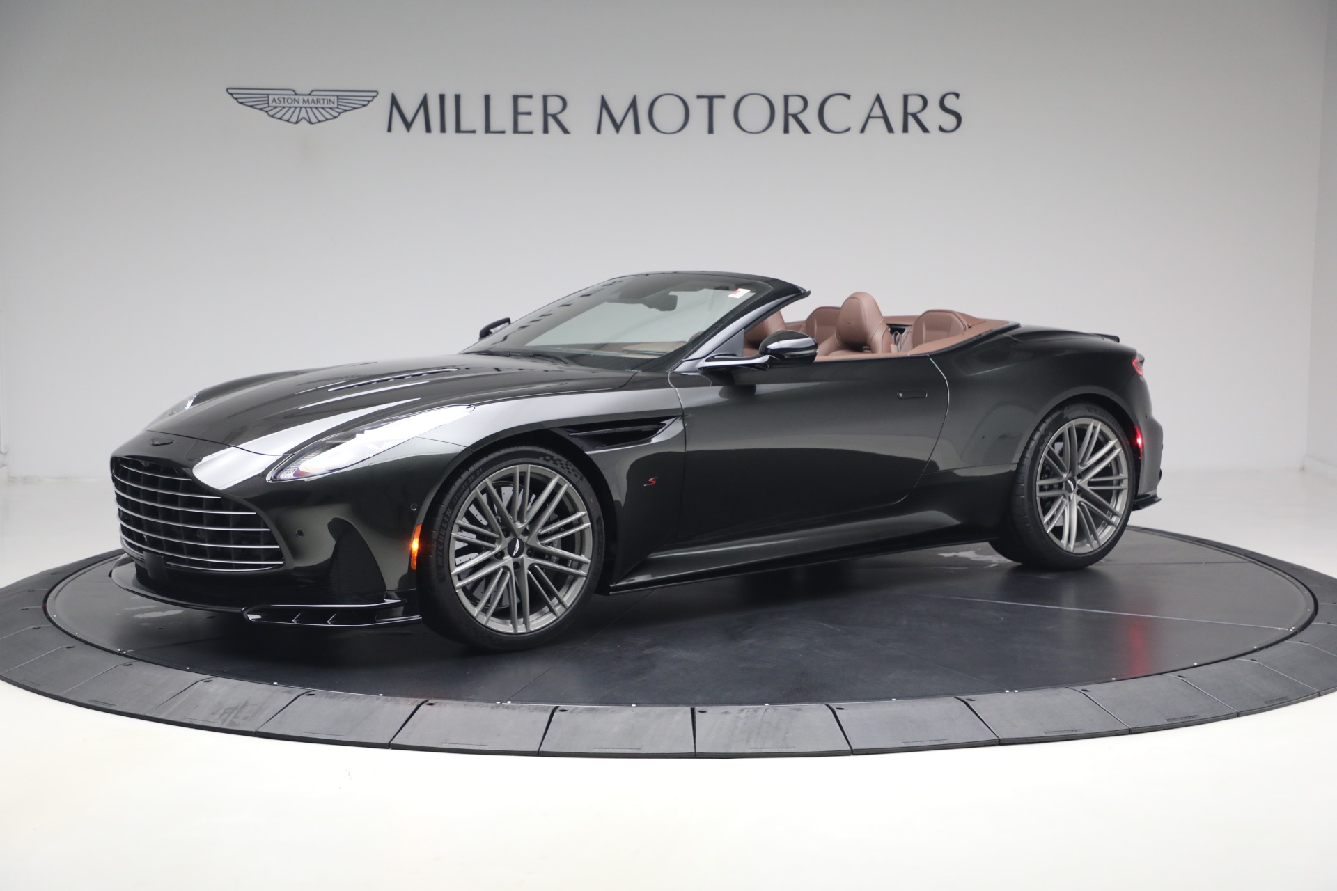 New-2026-Aston-Martin-DB12-S-Volante