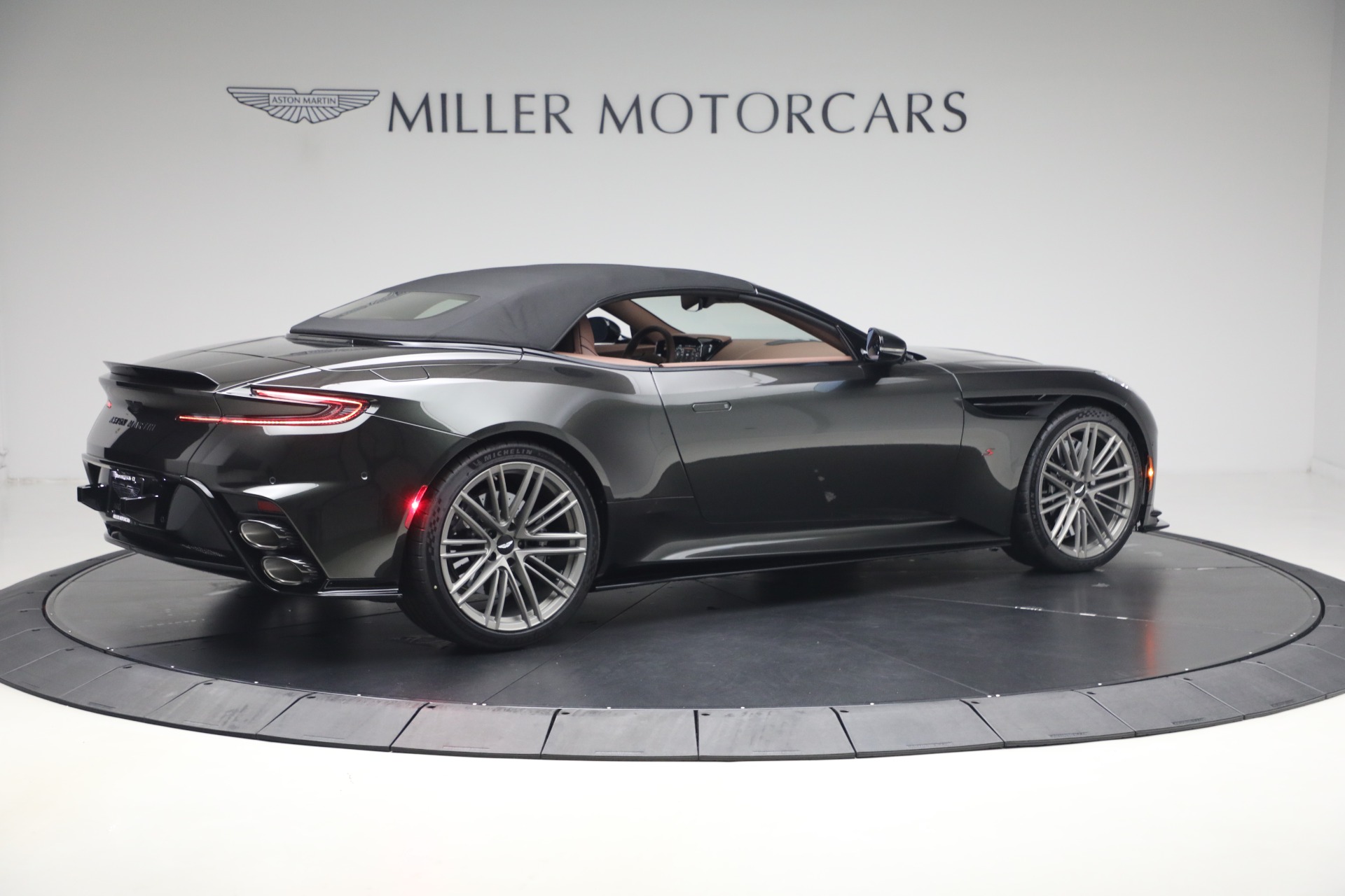 New-2026-Aston-Martin-DB12-S-Volante