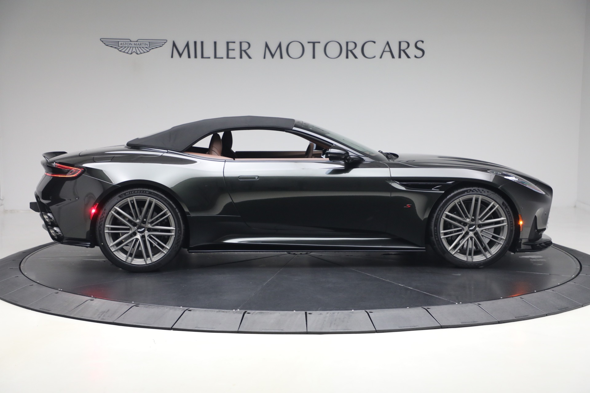 New-2026-Aston-Martin-DB12-S-Volante