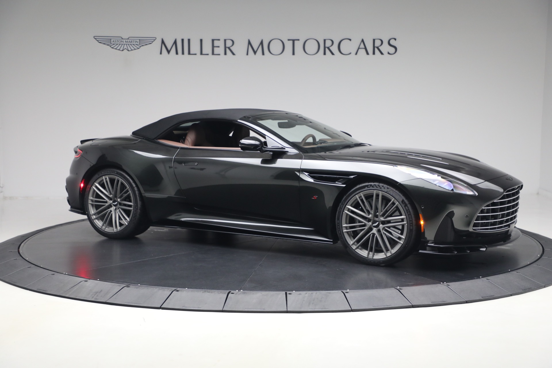 New-2026-Aston-Martin-DB12-S-Volante