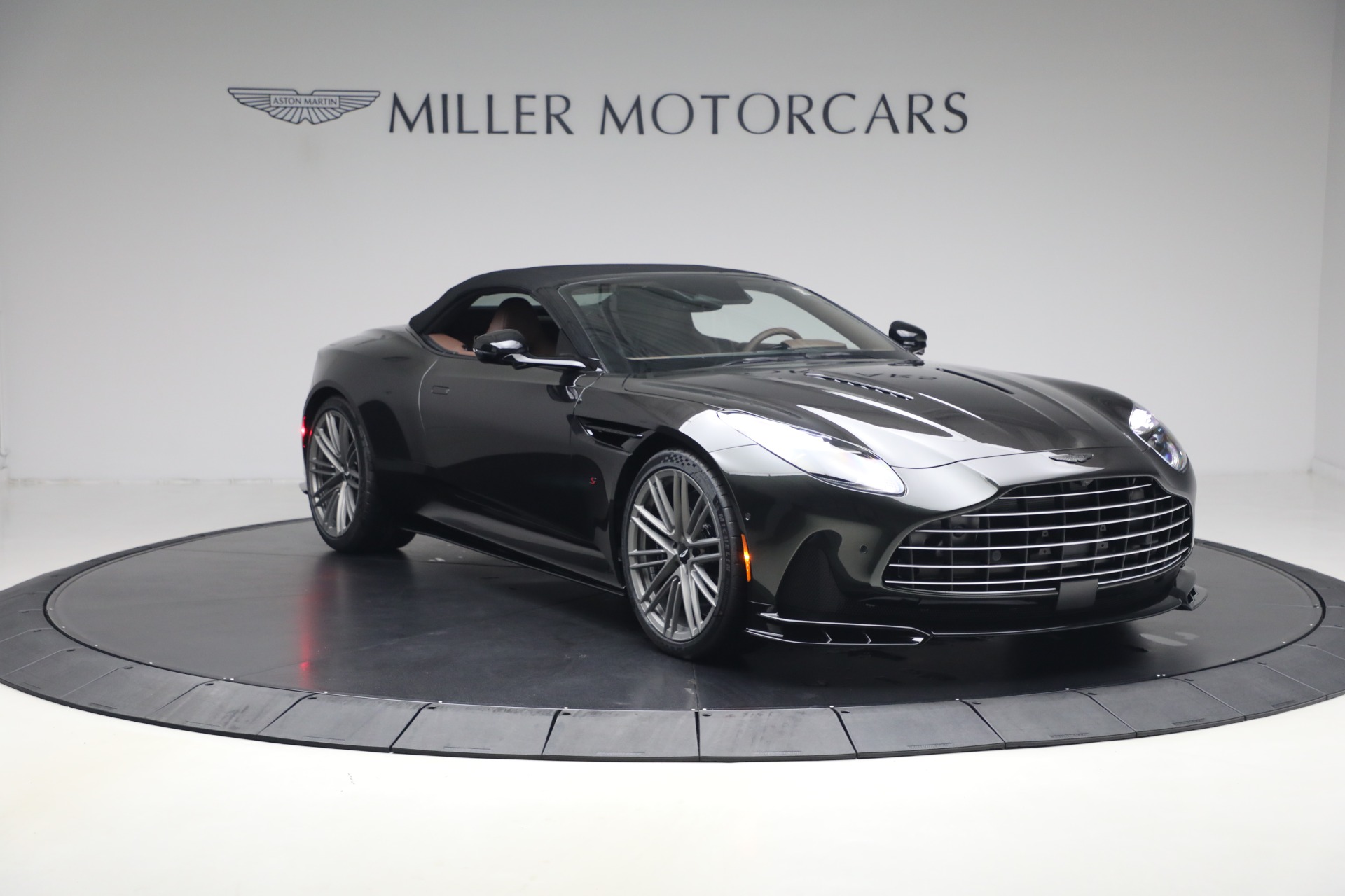 New-2026-Aston-Martin-DB12-S-Volante