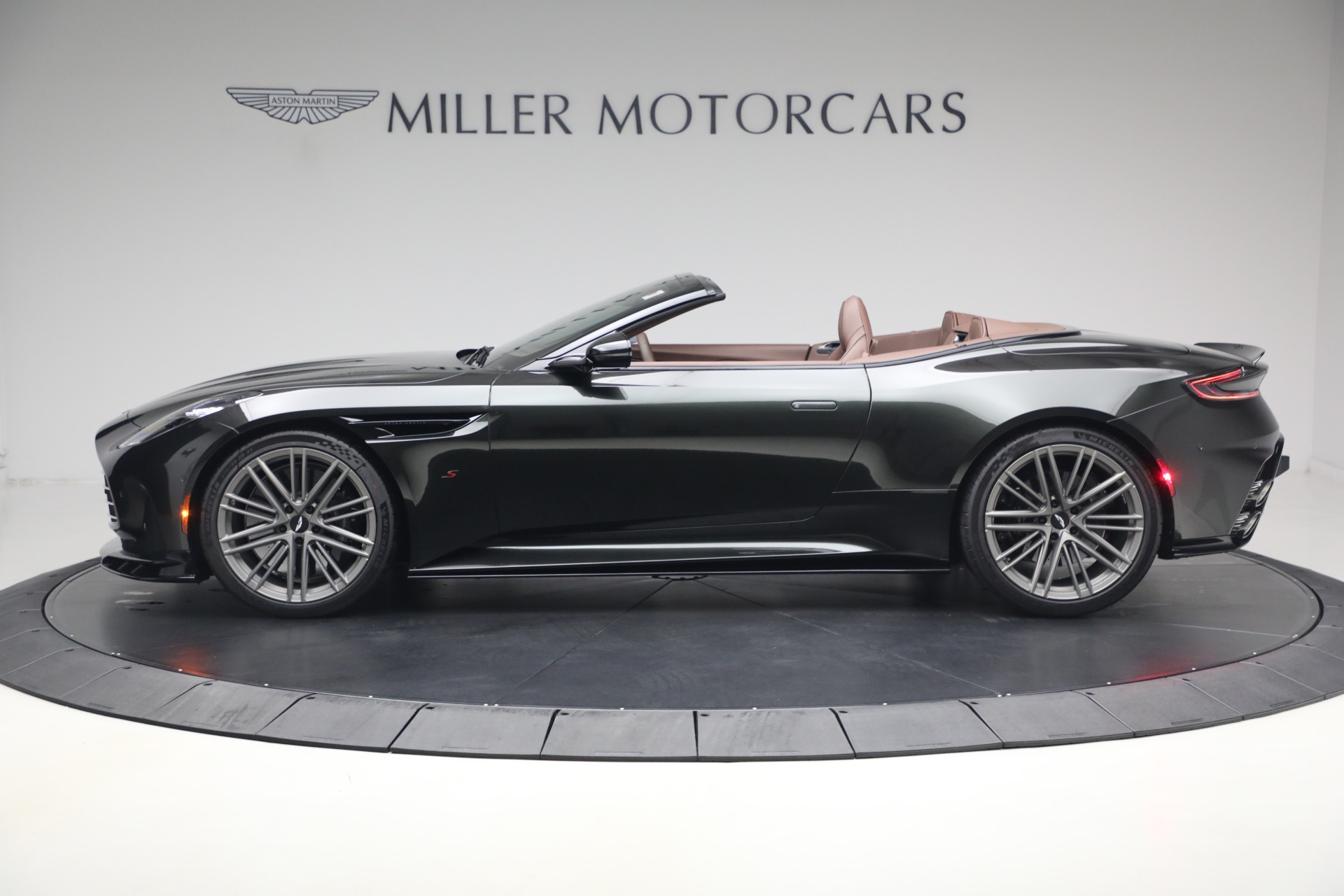 New-2026-Aston-Martin-DB12-S-Volante