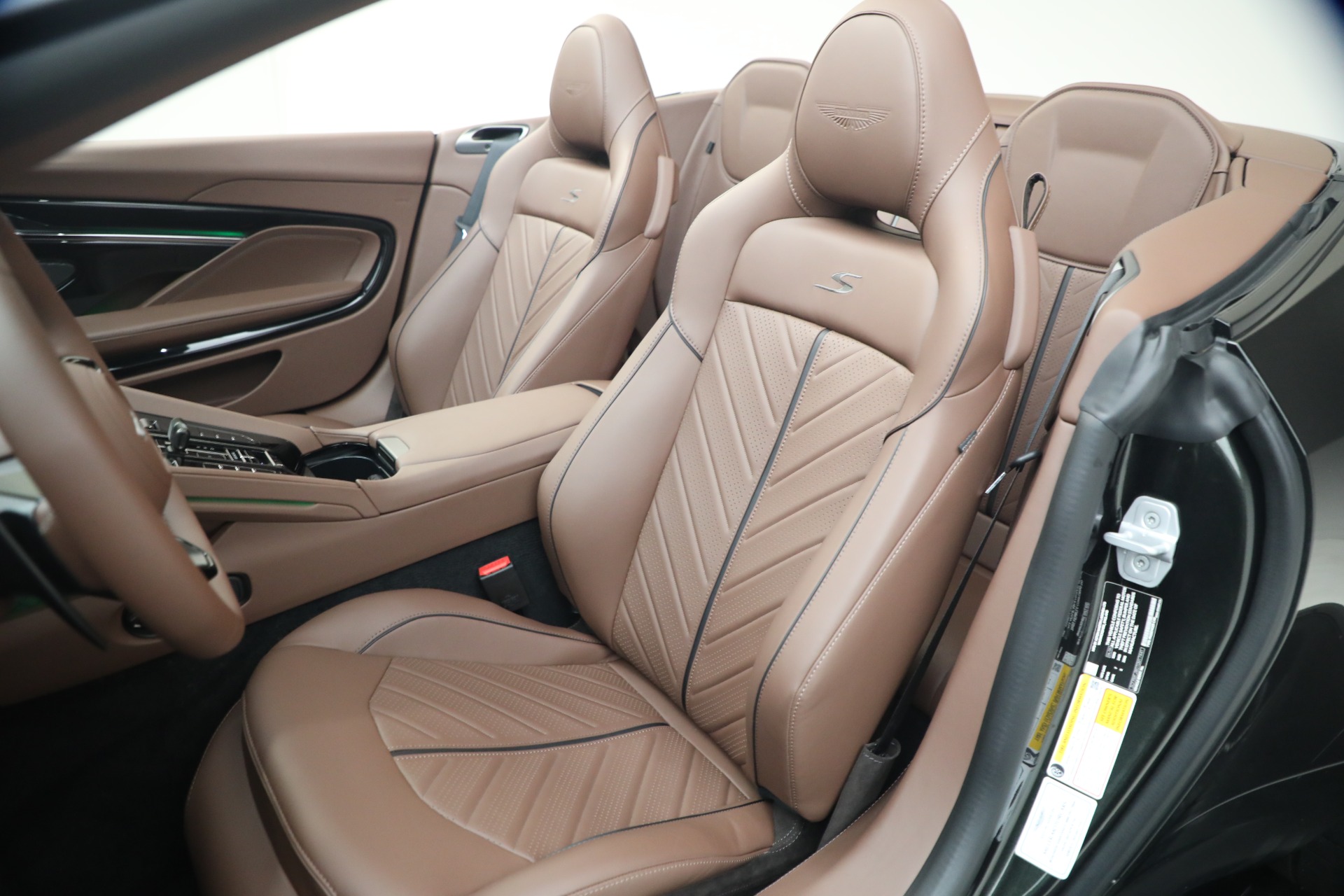 New-2026-Aston-Martin-DB12-S-Volante