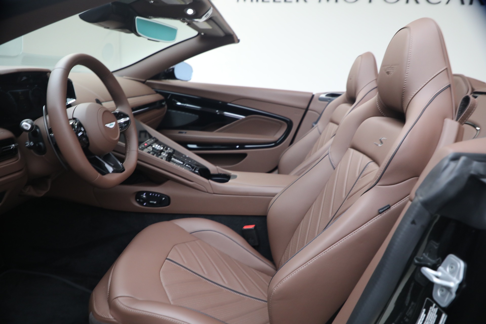 New-2026-Aston-Martin-DB12-S-Volante