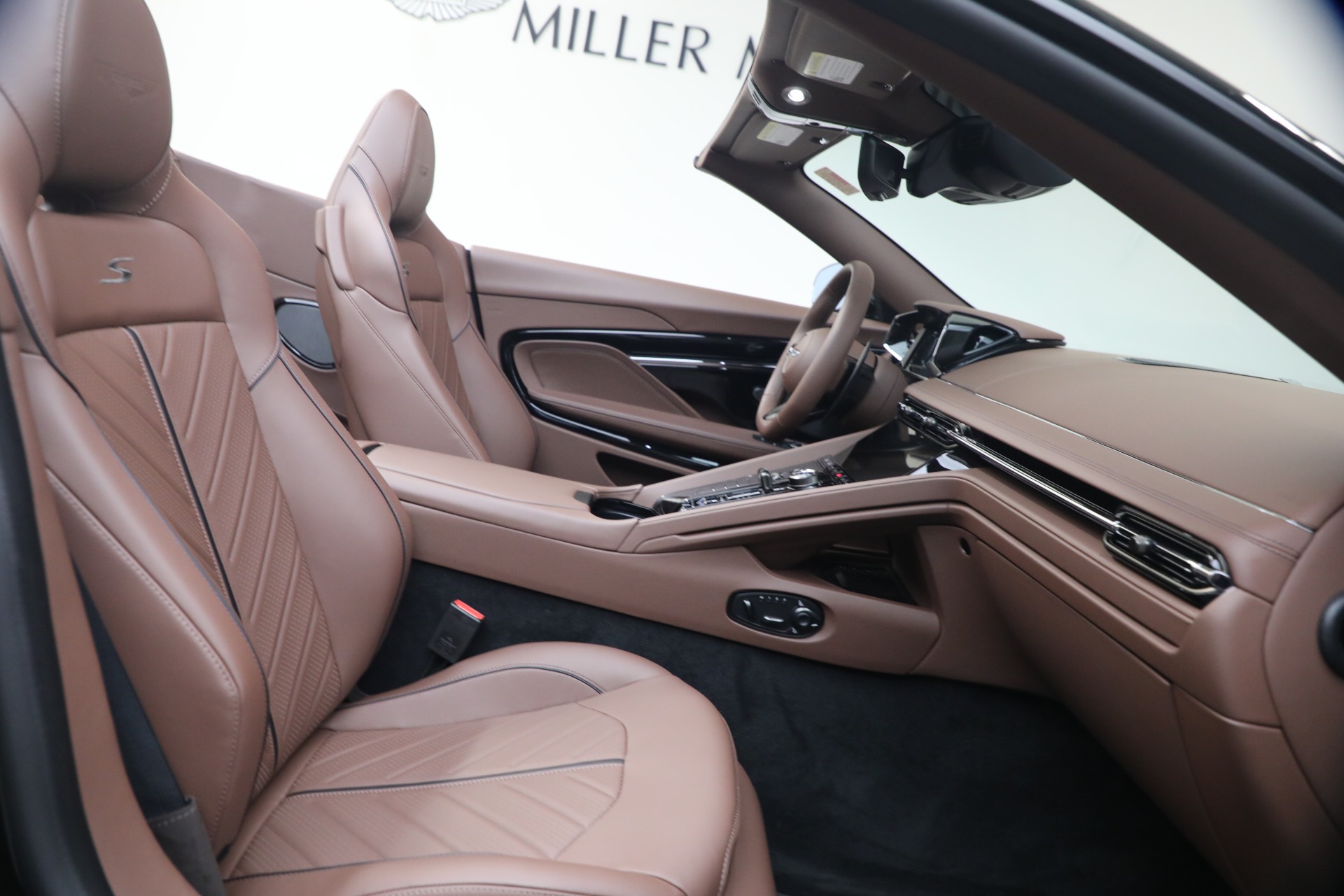New-2026-Aston-Martin-DB12-S-Volante