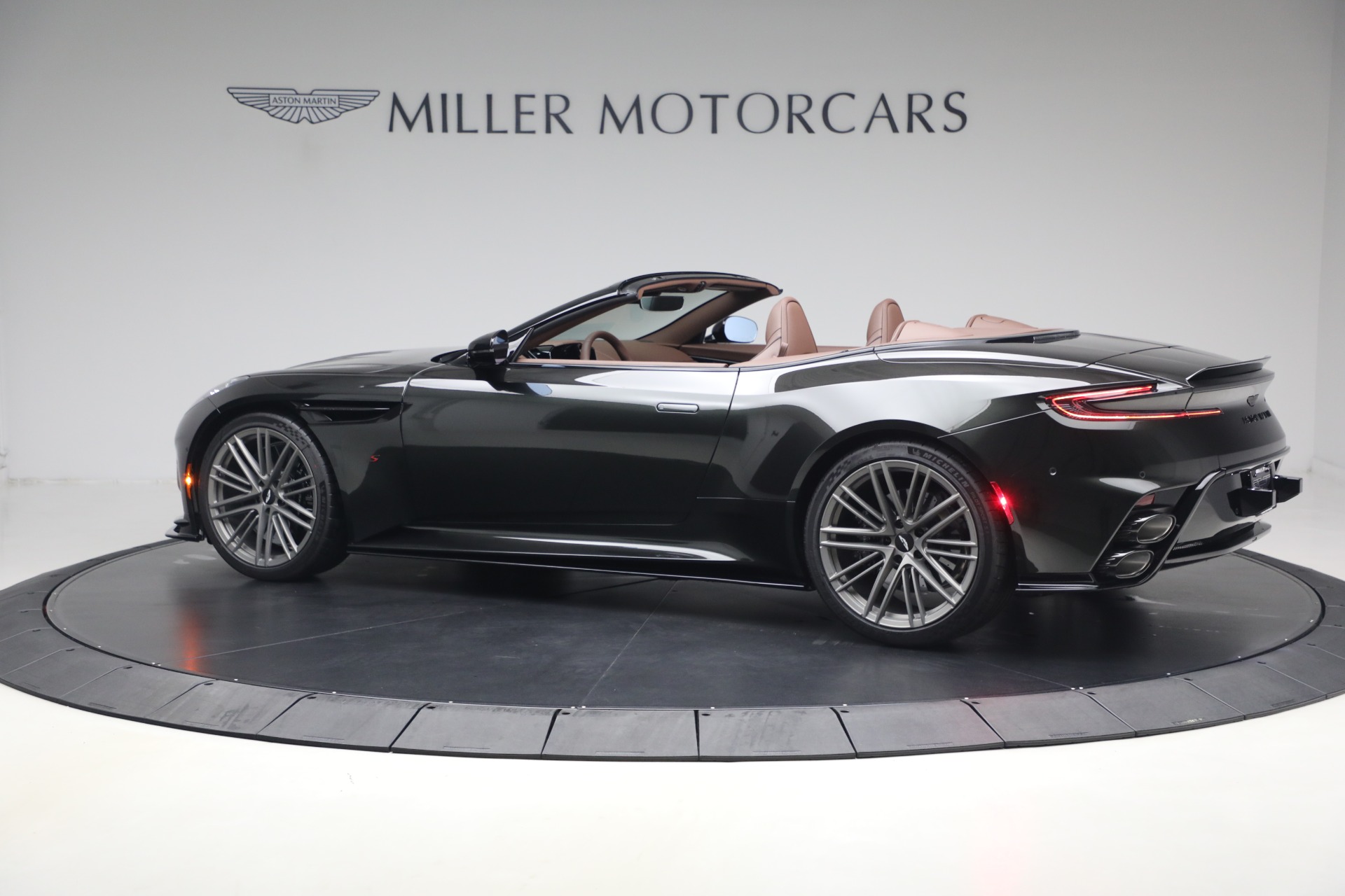 New-2026-Aston-Martin-DB12-S-Volante