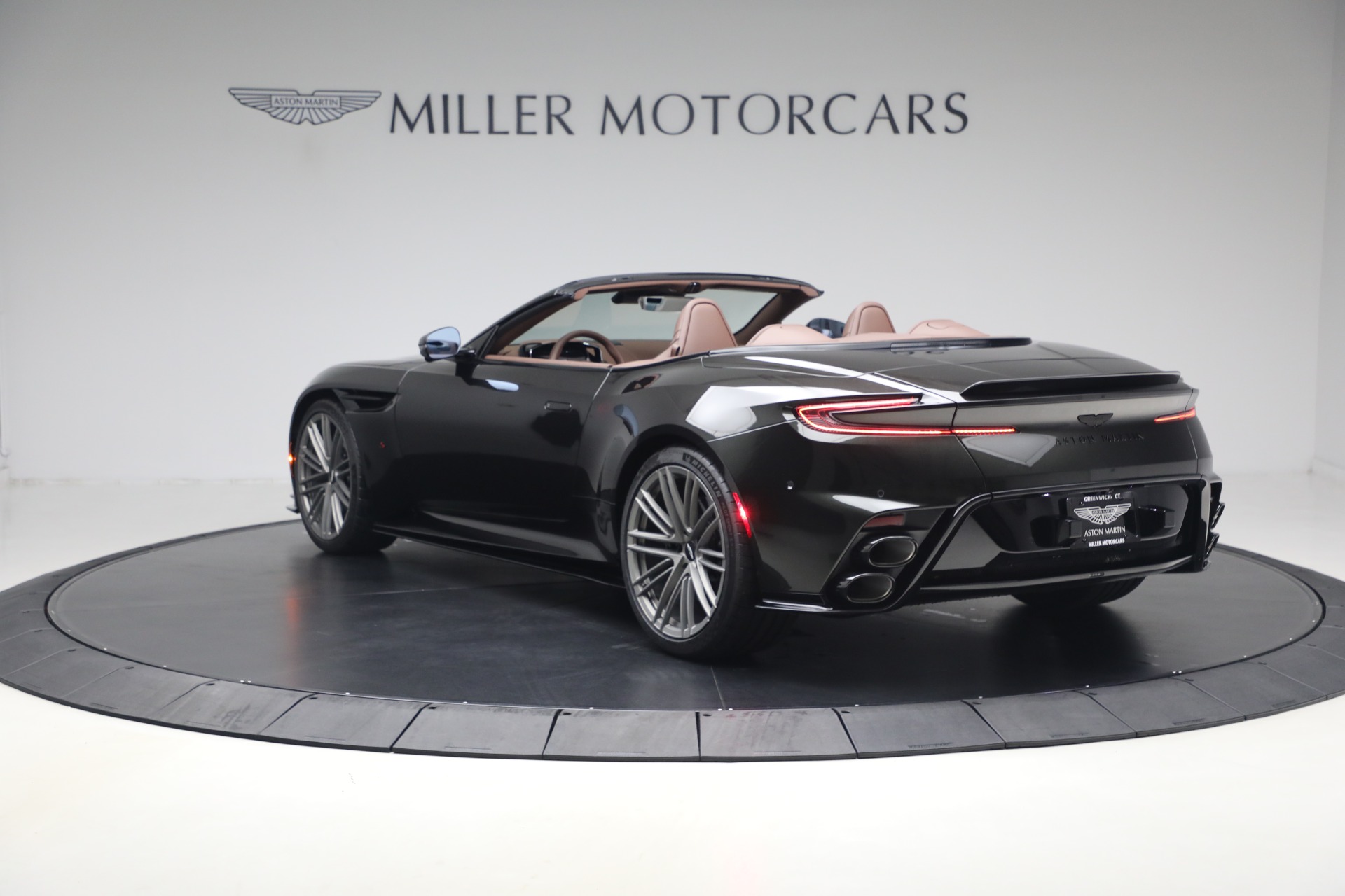 New-2026-Aston-Martin-DB12-S-Volante