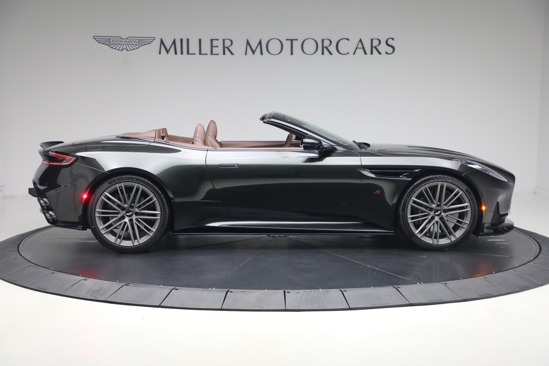 New-2026-Aston-Martin-DB12-S-Volante