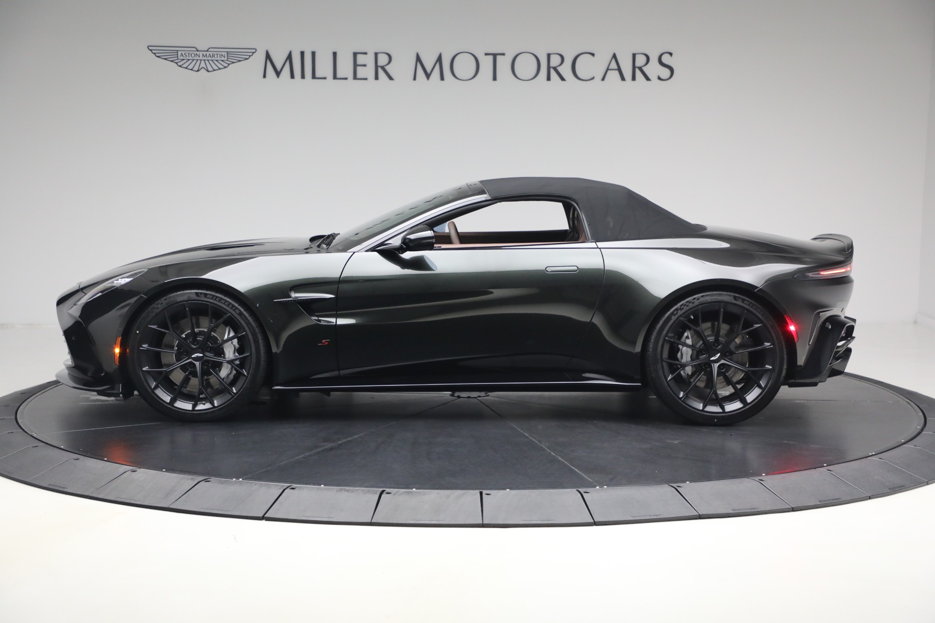New-2026-Aston-Martin-Vantage-S-Roadster