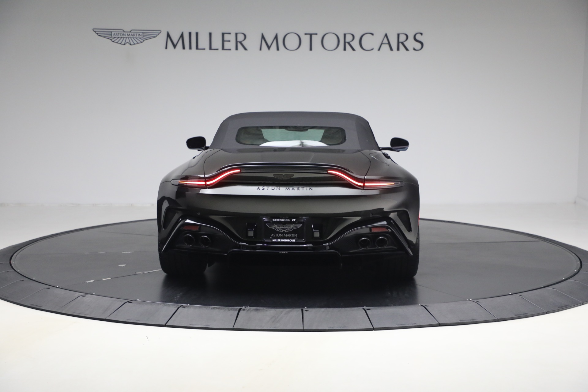 New-2026-Aston-Martin-Vantage-S-Roadster