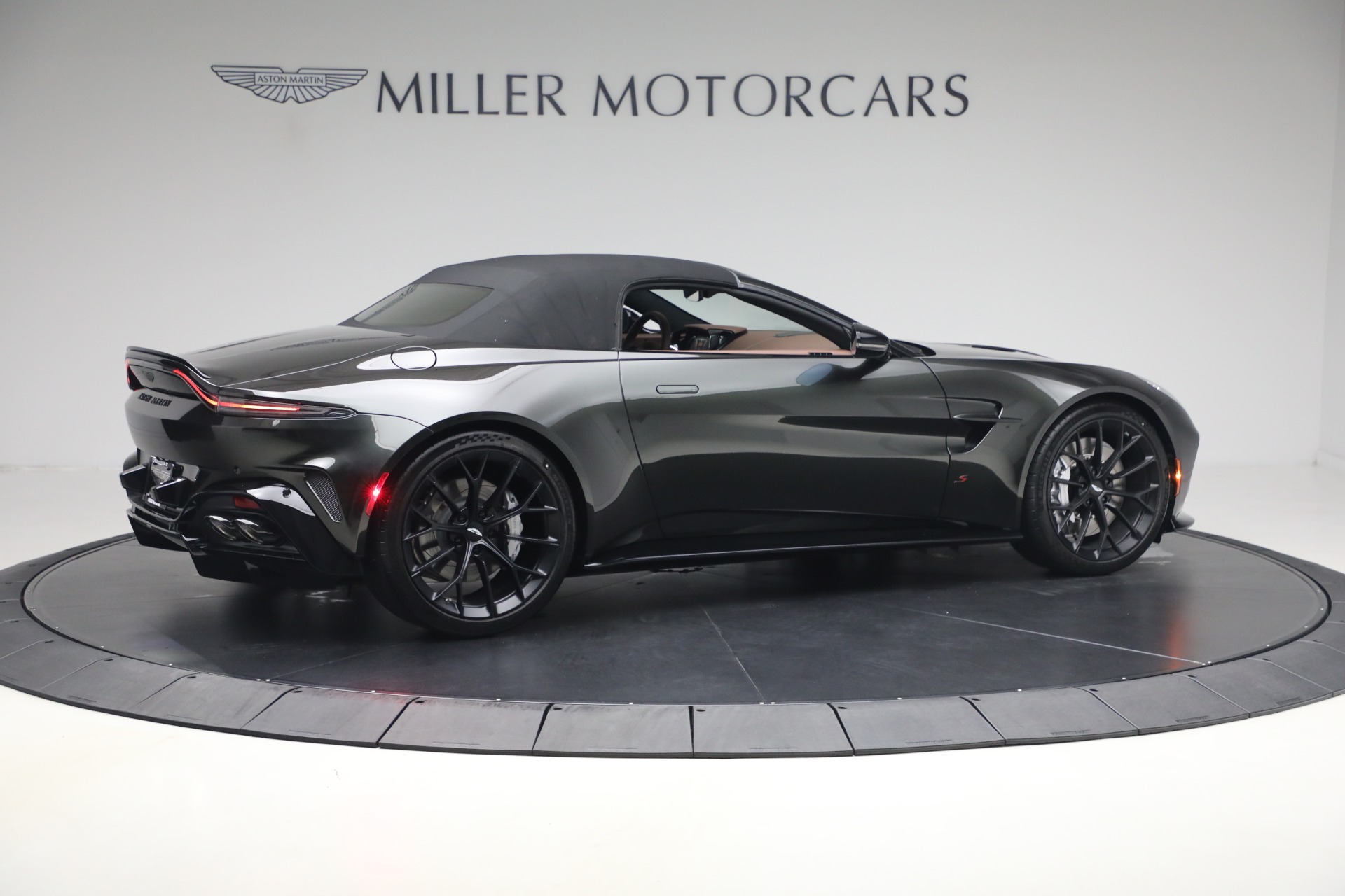 New-2026-Aston-Martin-Vantage-S-Roadster